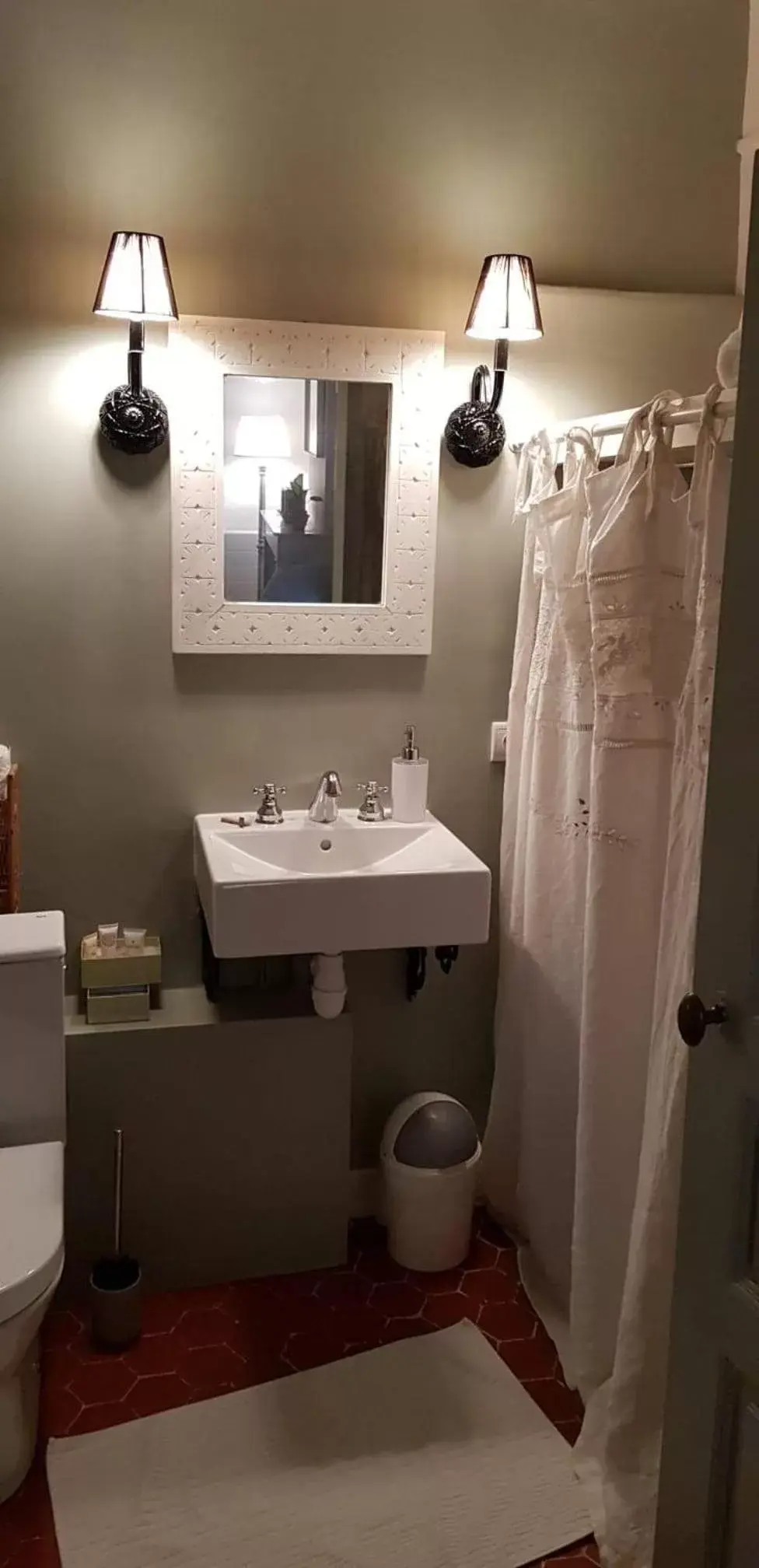 Toilet, Bathroom in Le Belvédère - Chambres d'hôtes de charme et Restaurant