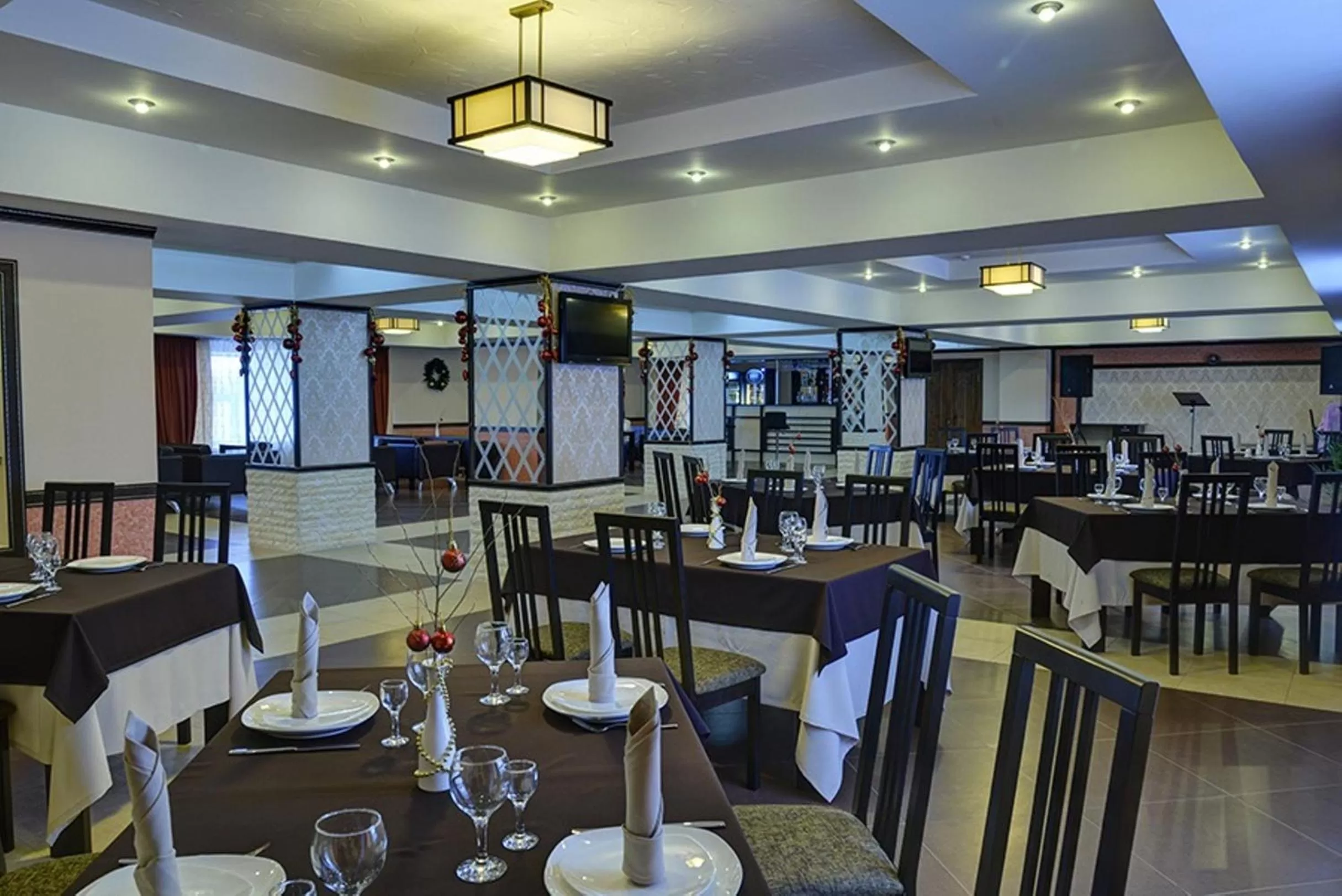 Restaurant/places to eat in Hotel Zumrat