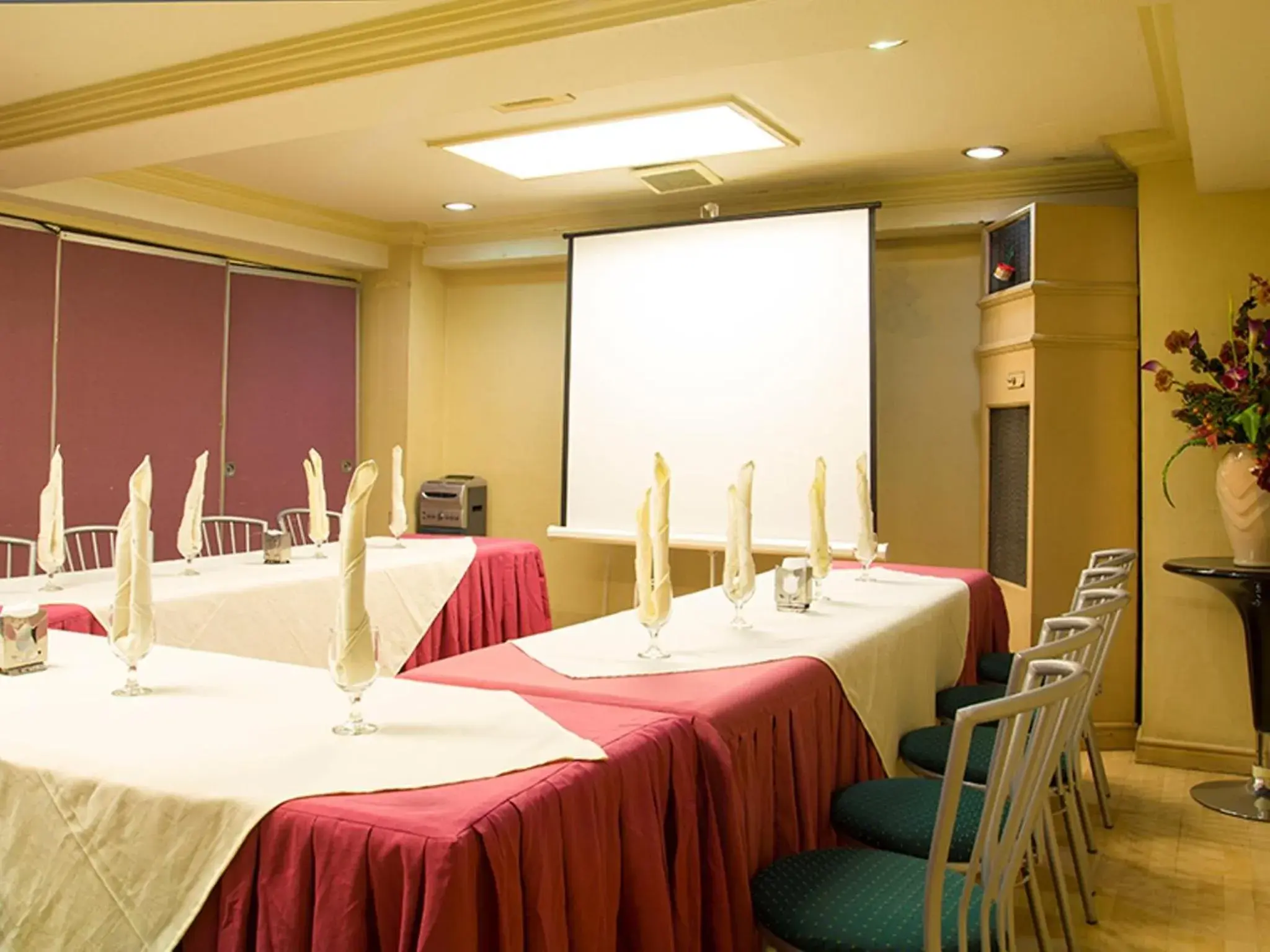 Banquet/Function facilities in Grand City Hotel