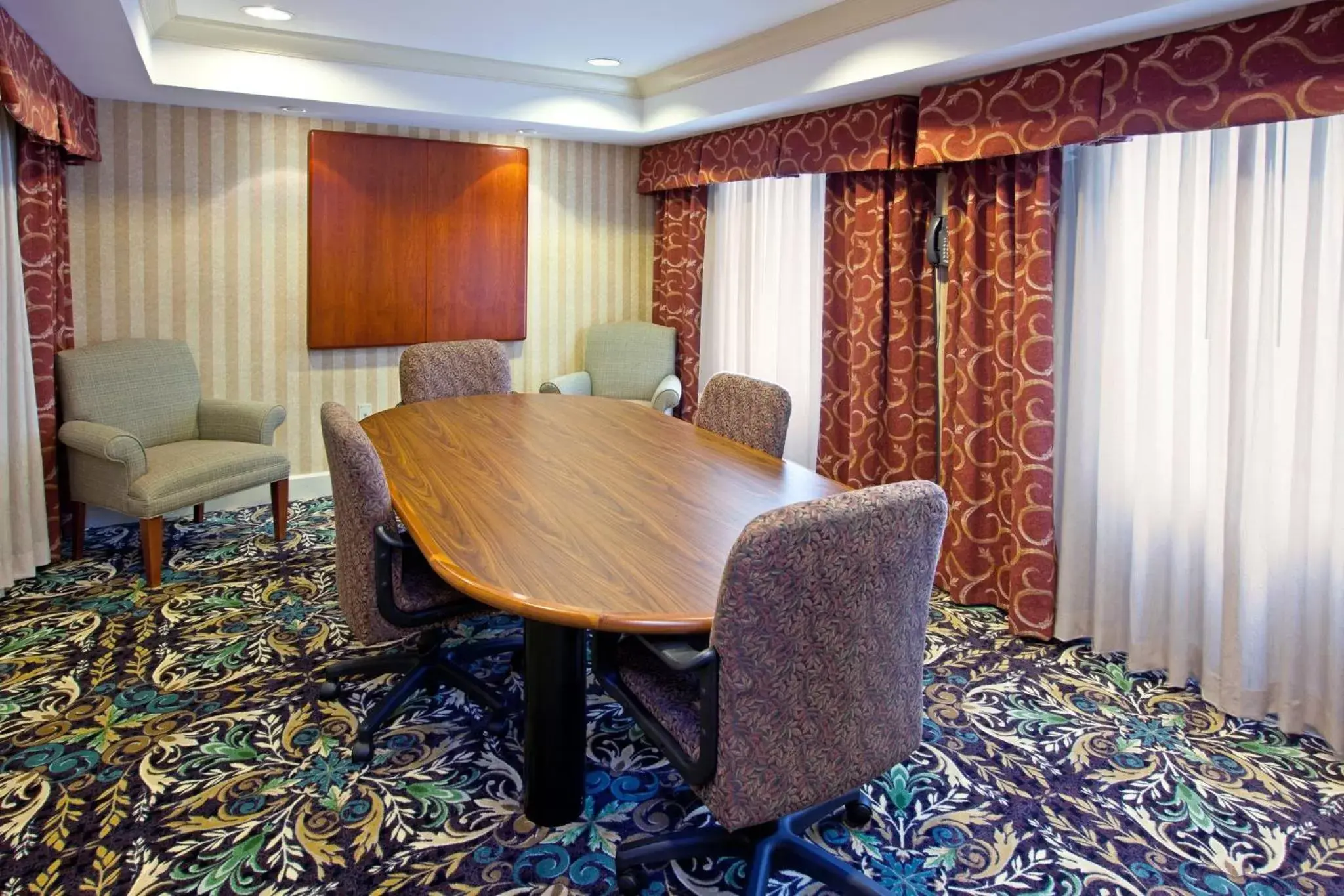 Meeting/conference room in Staybridge Suites Louisville - East, an IHG Hotel