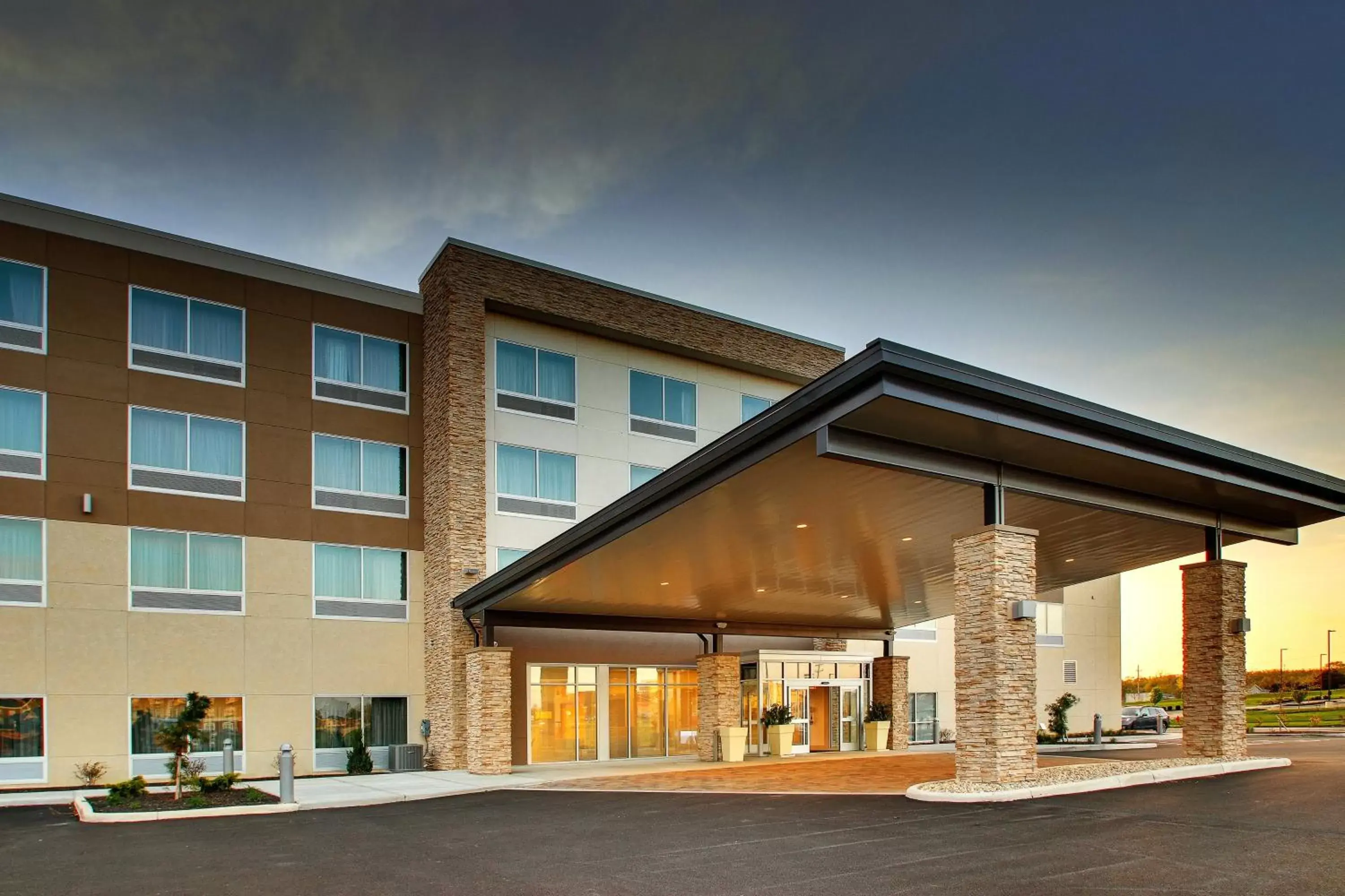 Property Building in Holiday Inn Express & Suites Findlay North, an IHG Hotel