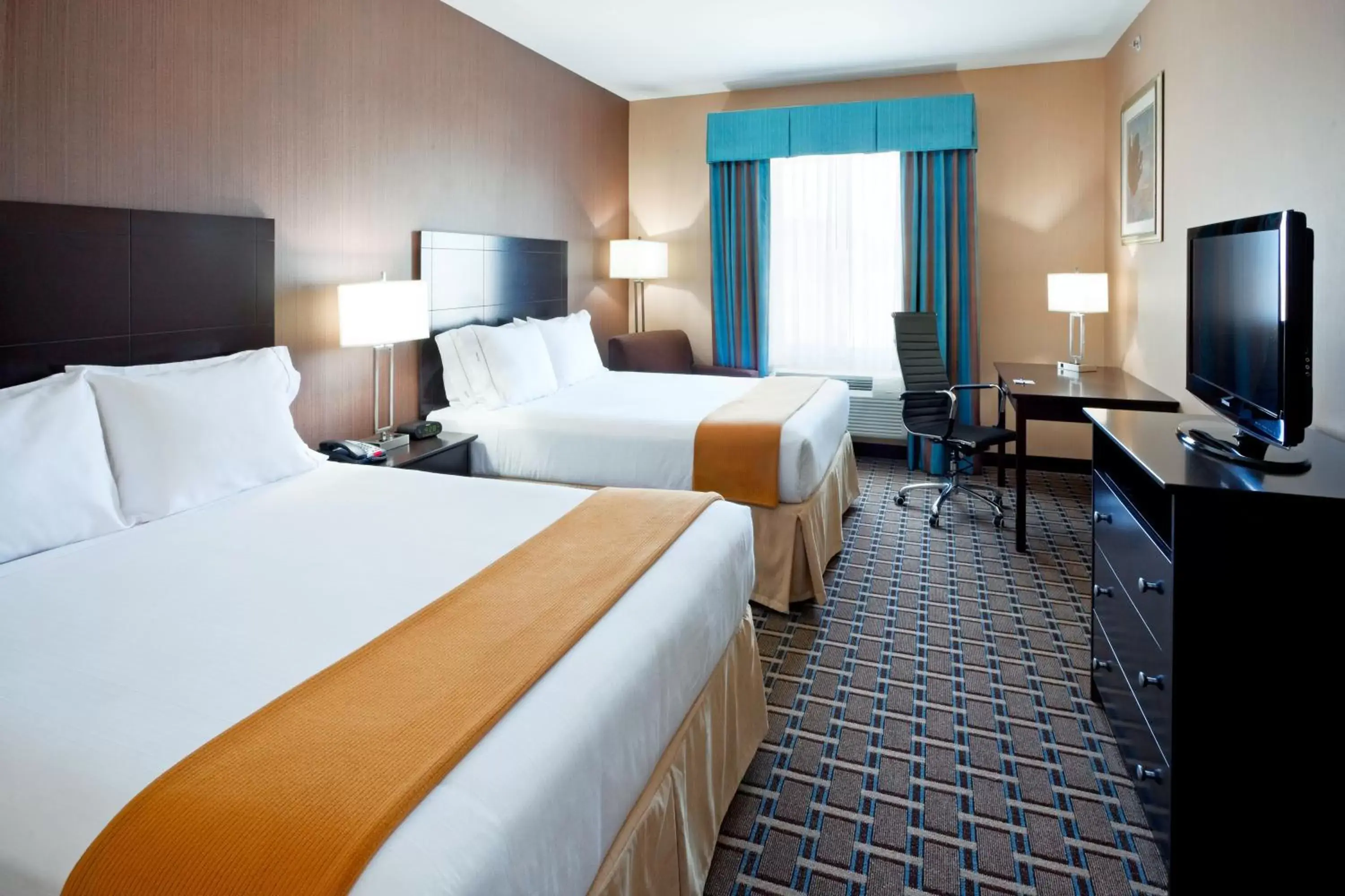 Queen Room with Two Queen Beds in Holiday Inn Express Hotel & Suites West Coxsackie, an IHG Hotel