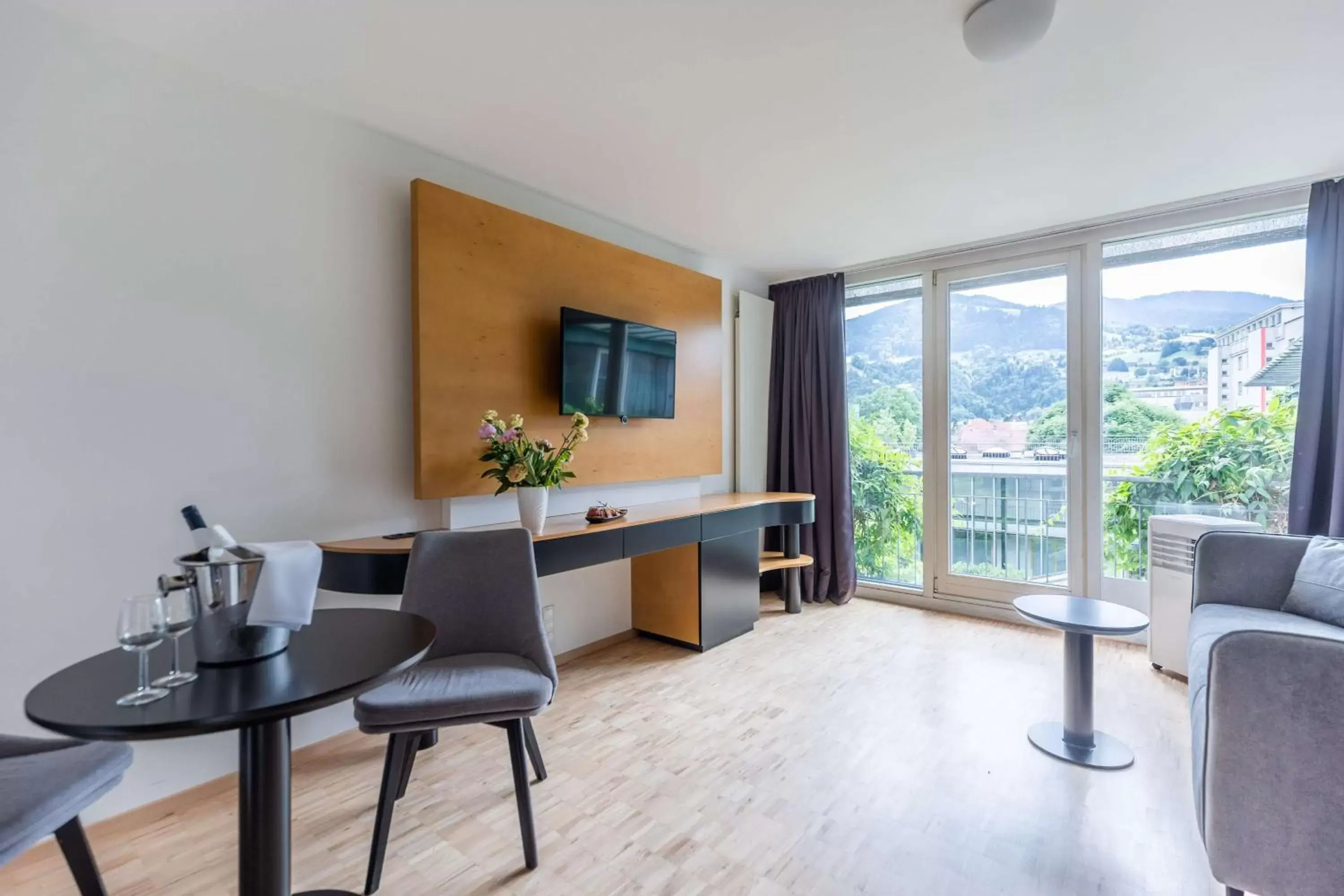 Photo of the whole room, Seating Area in Vienna House by Wyndham Martinspark Dornbirn