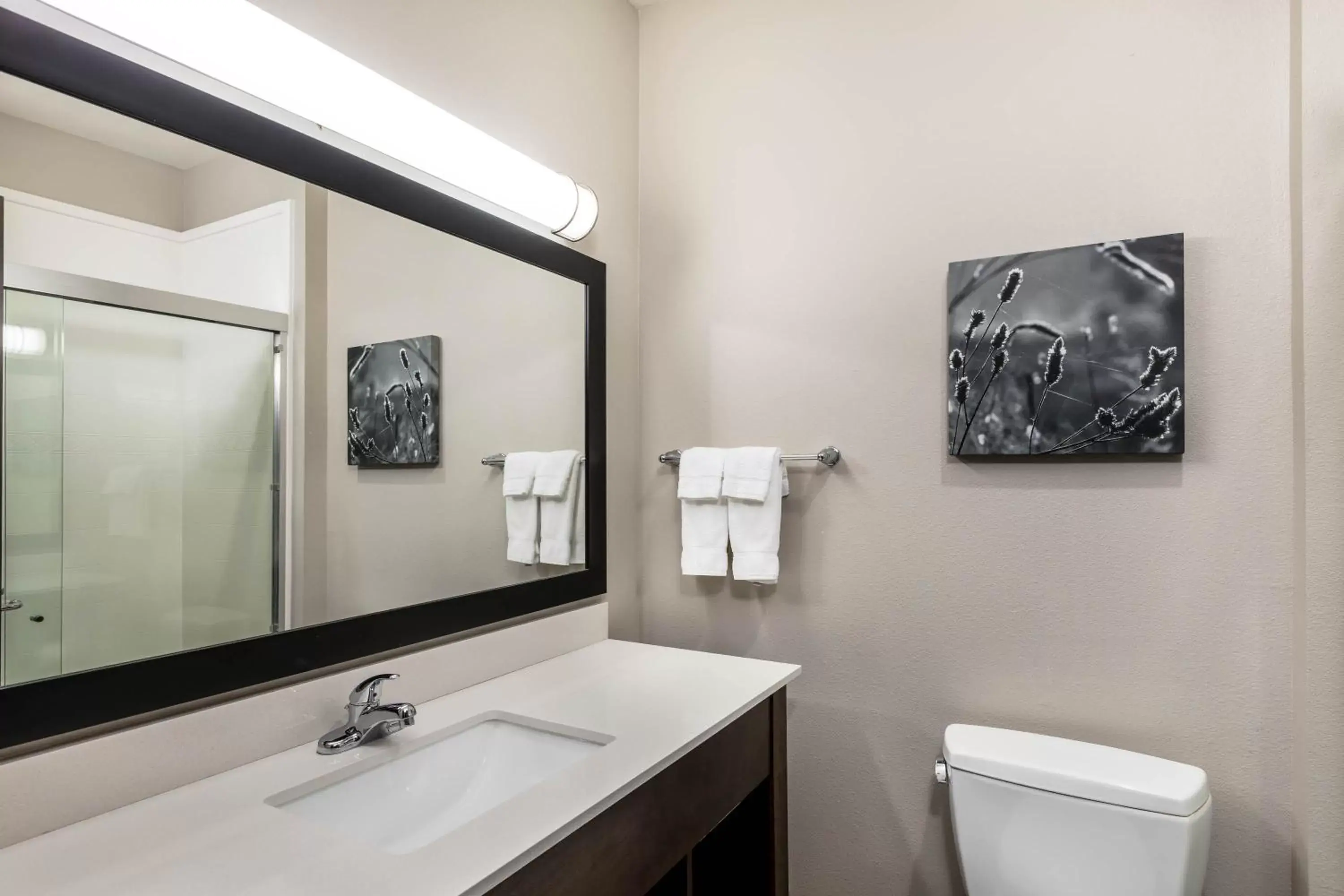 Toilet, Bathroom in La Quinta by Wyndham Claremore