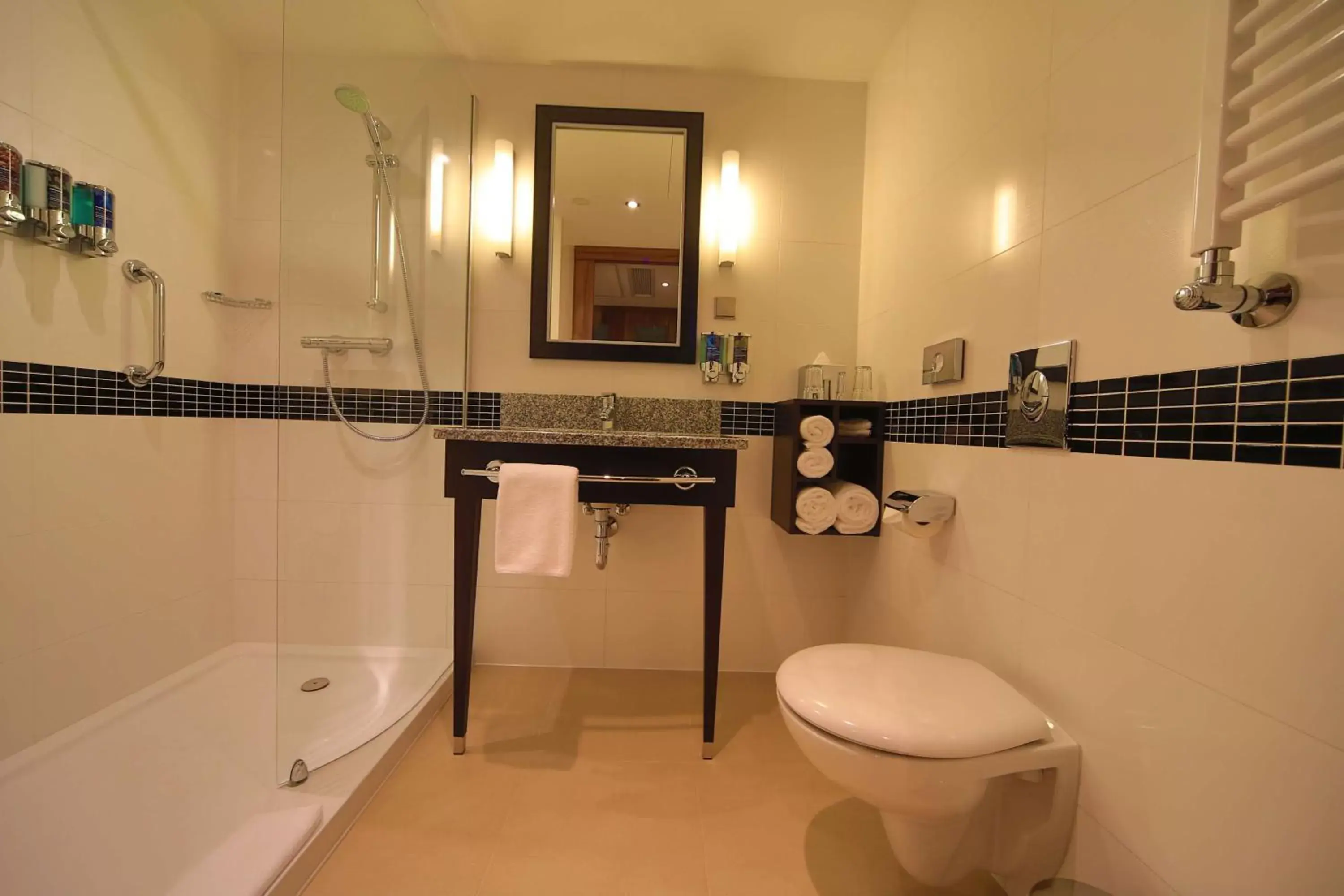 Bathroom in Hampton by Hilton Świnoujscie