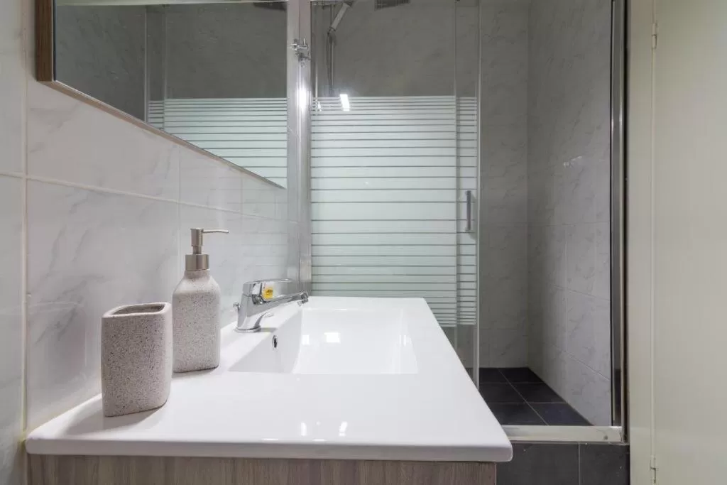 Bathroom in Arditou Akropolis Apartments-Suites