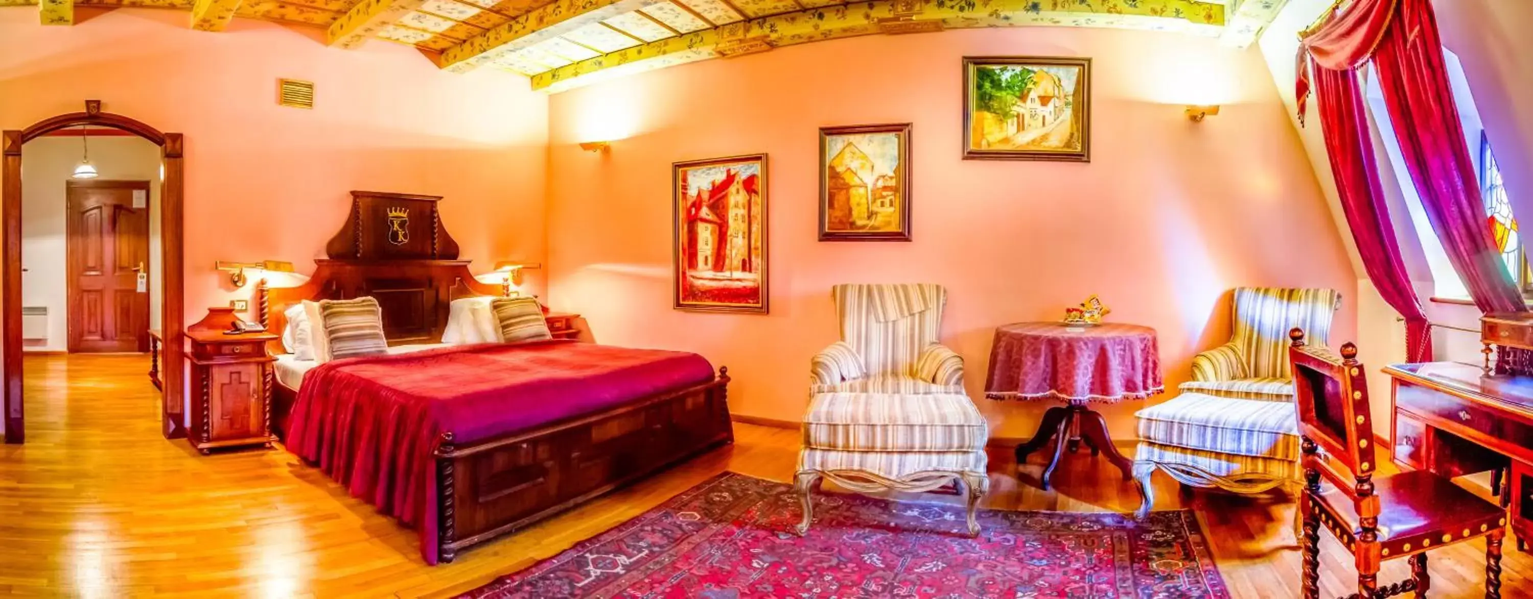 Photo of the whole room, Bed in The King Charles Photo of the whole room, Bed in The King Charles