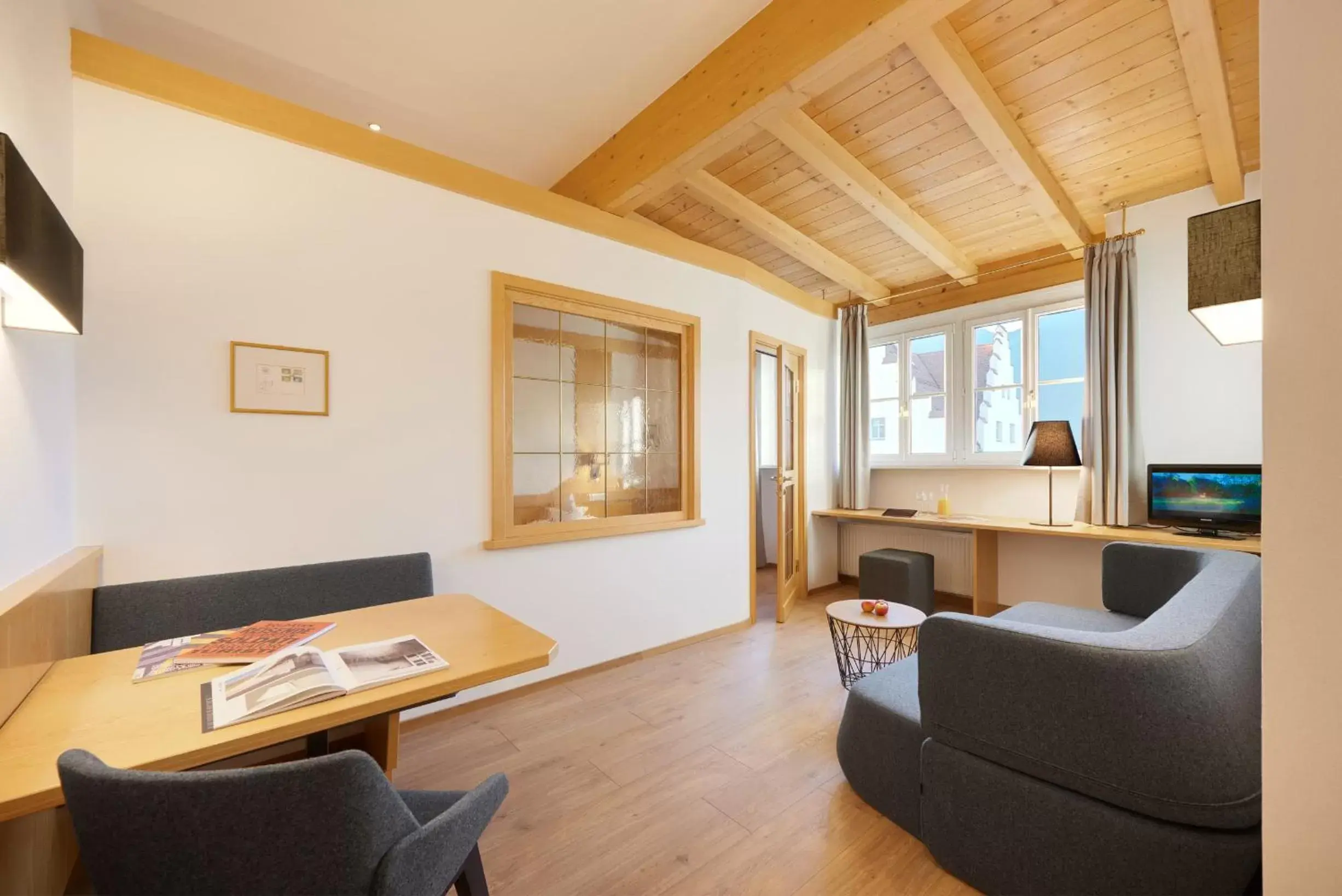 Photo of the whole room, Seating Area in Hotel Goldene Rose