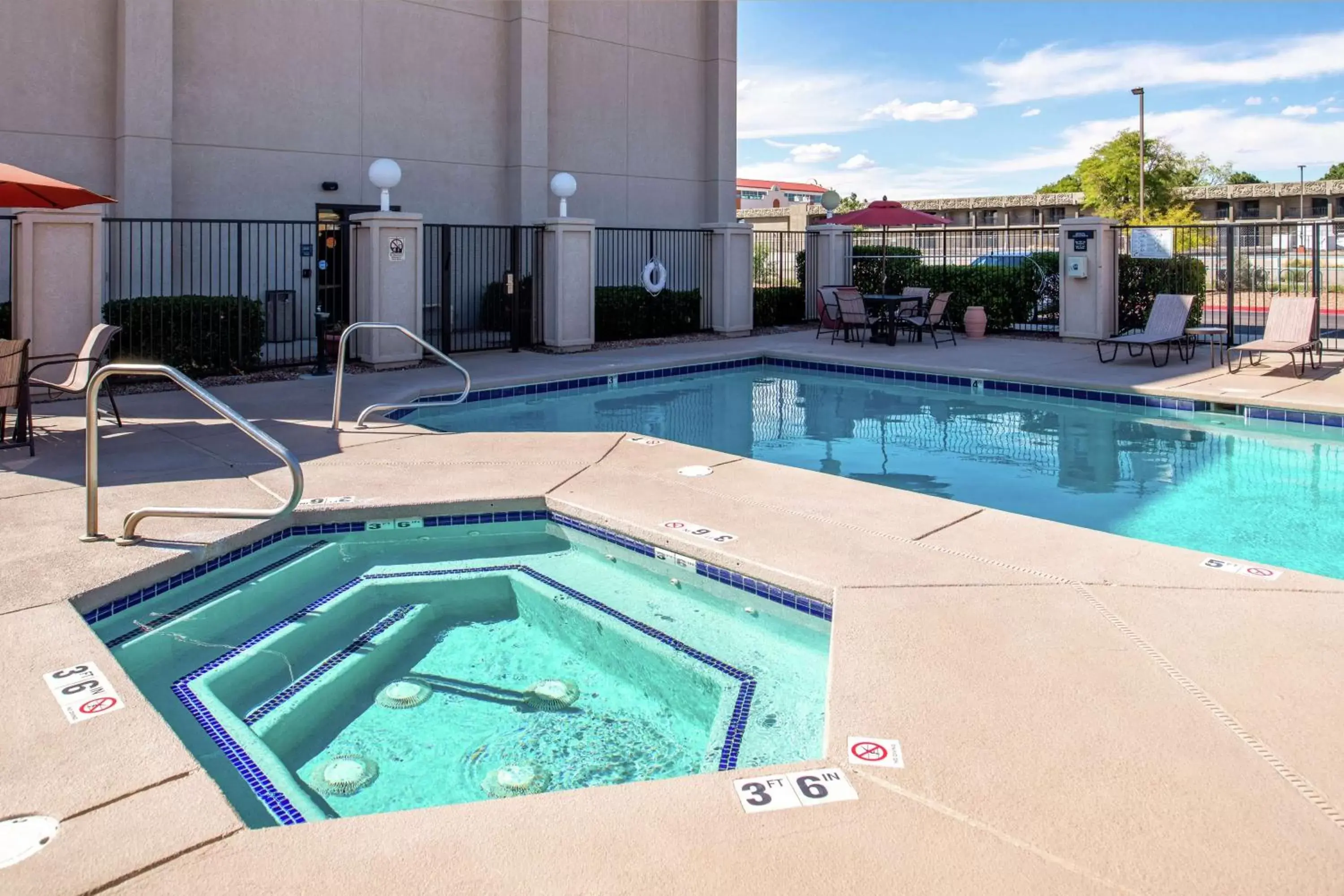 Pool view, Swimming Pool in Hampton Inn Albuquerque - University/Midtown