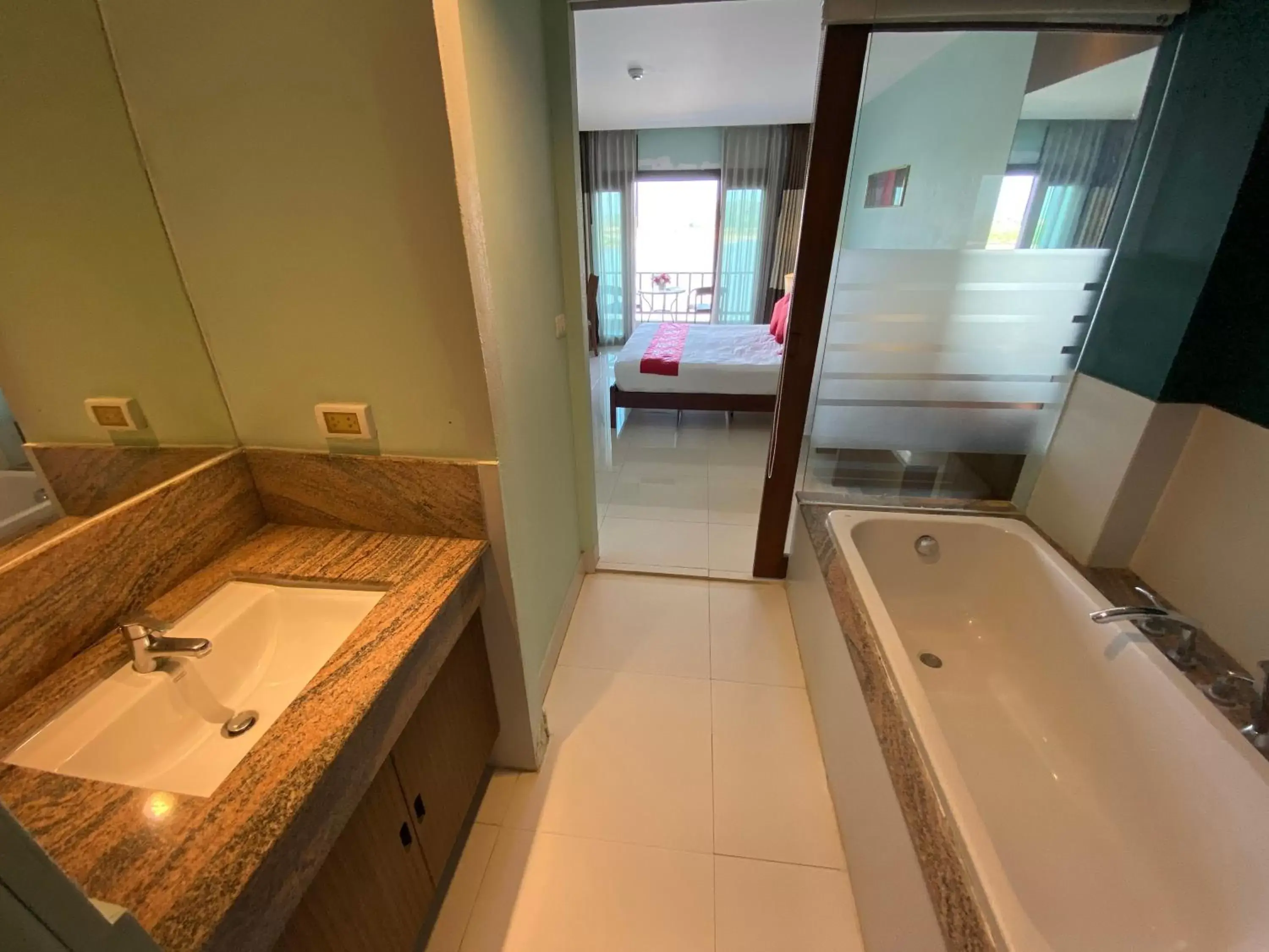 Bathroom in Siam Triangle Hotel