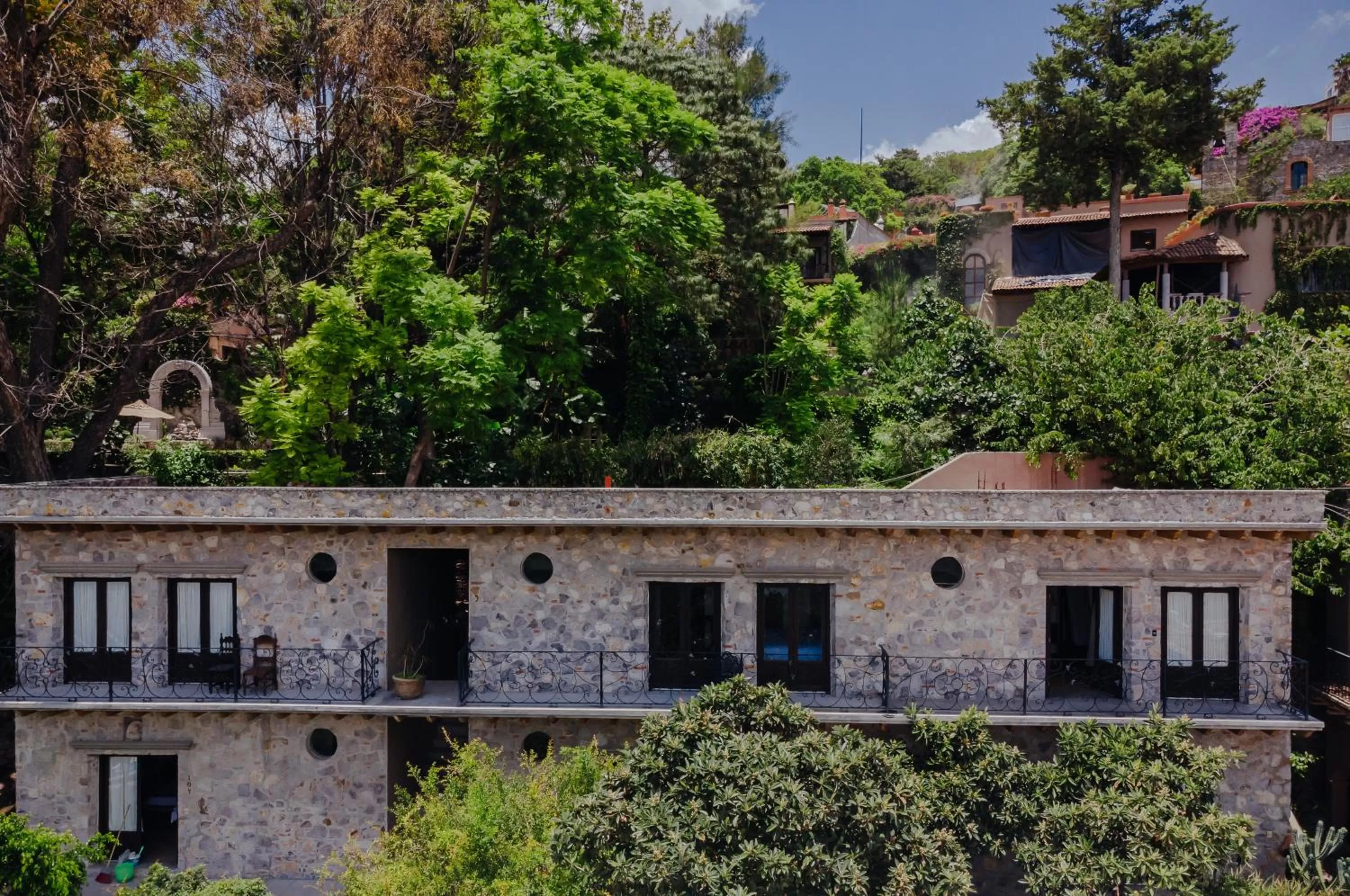 Property building in Casa Liza