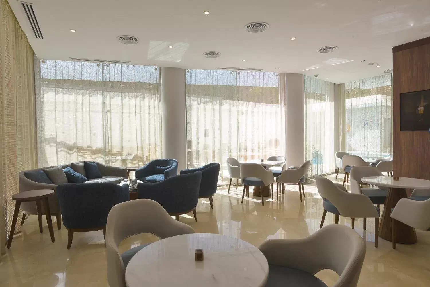 Lounge or bar, Restaurant/Places to Eat in Hotel Novotel Cairo El Borg