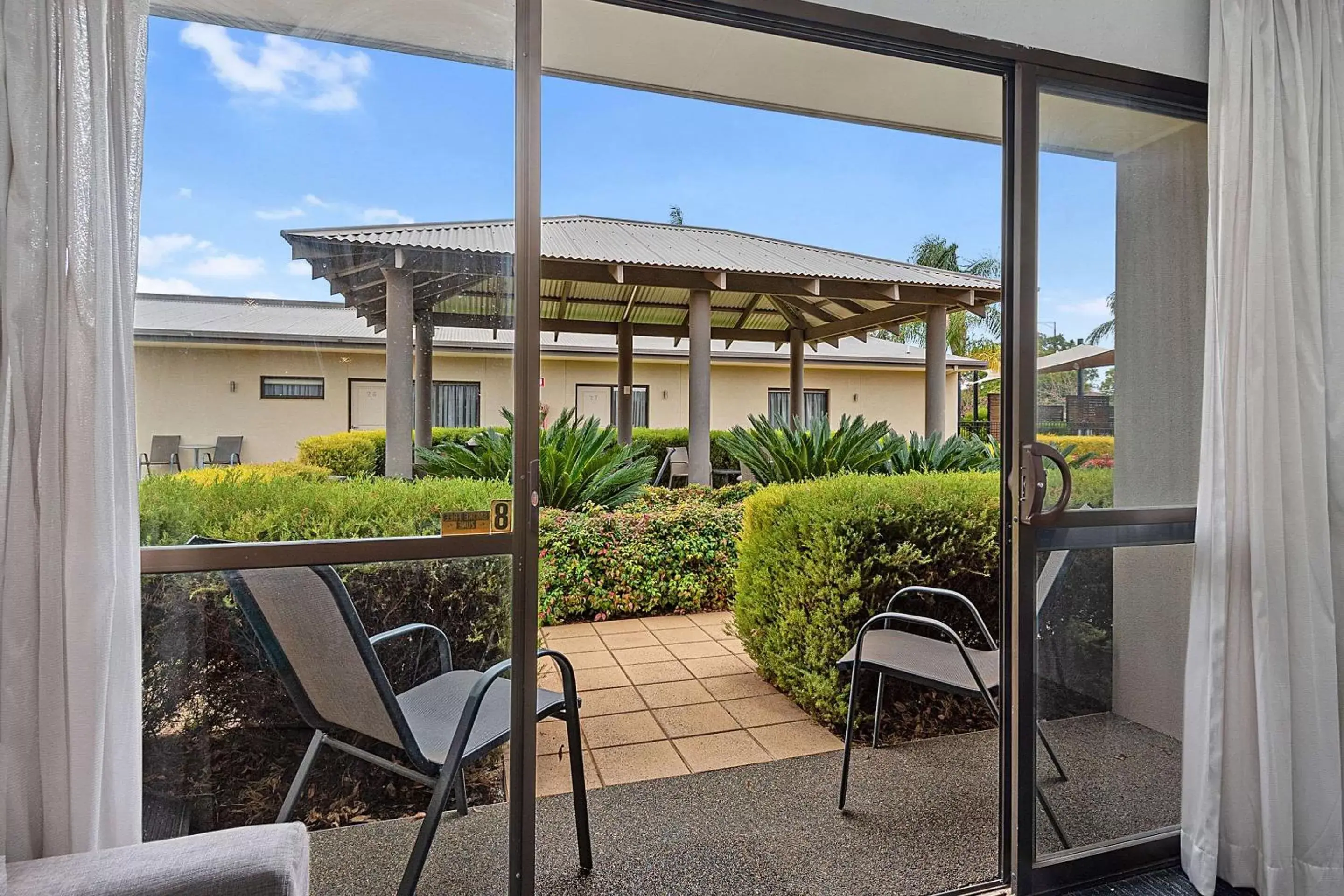 Bedroom in Comfort Inn Deakin Palms