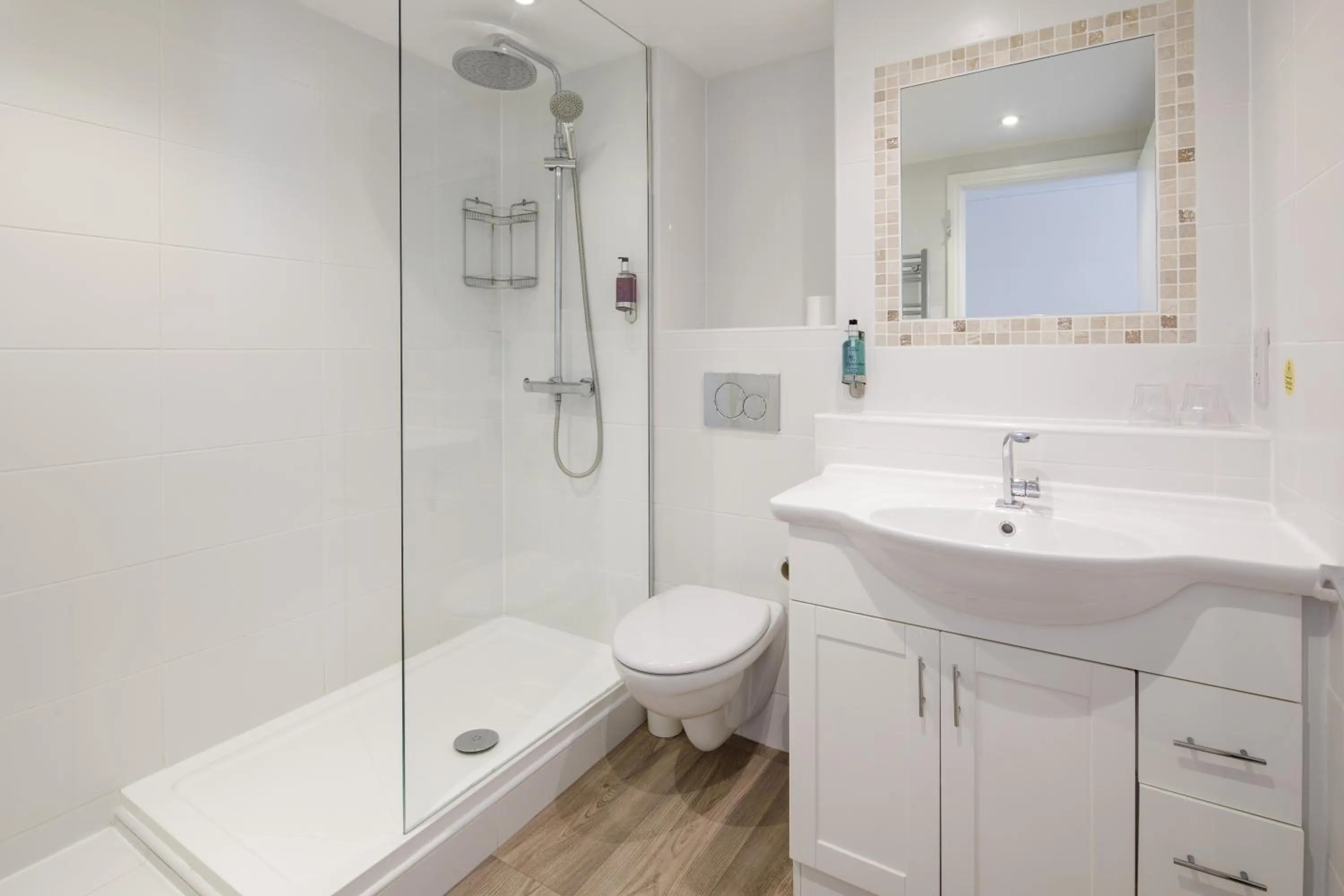 Bathroom in Ommaroo Hotel