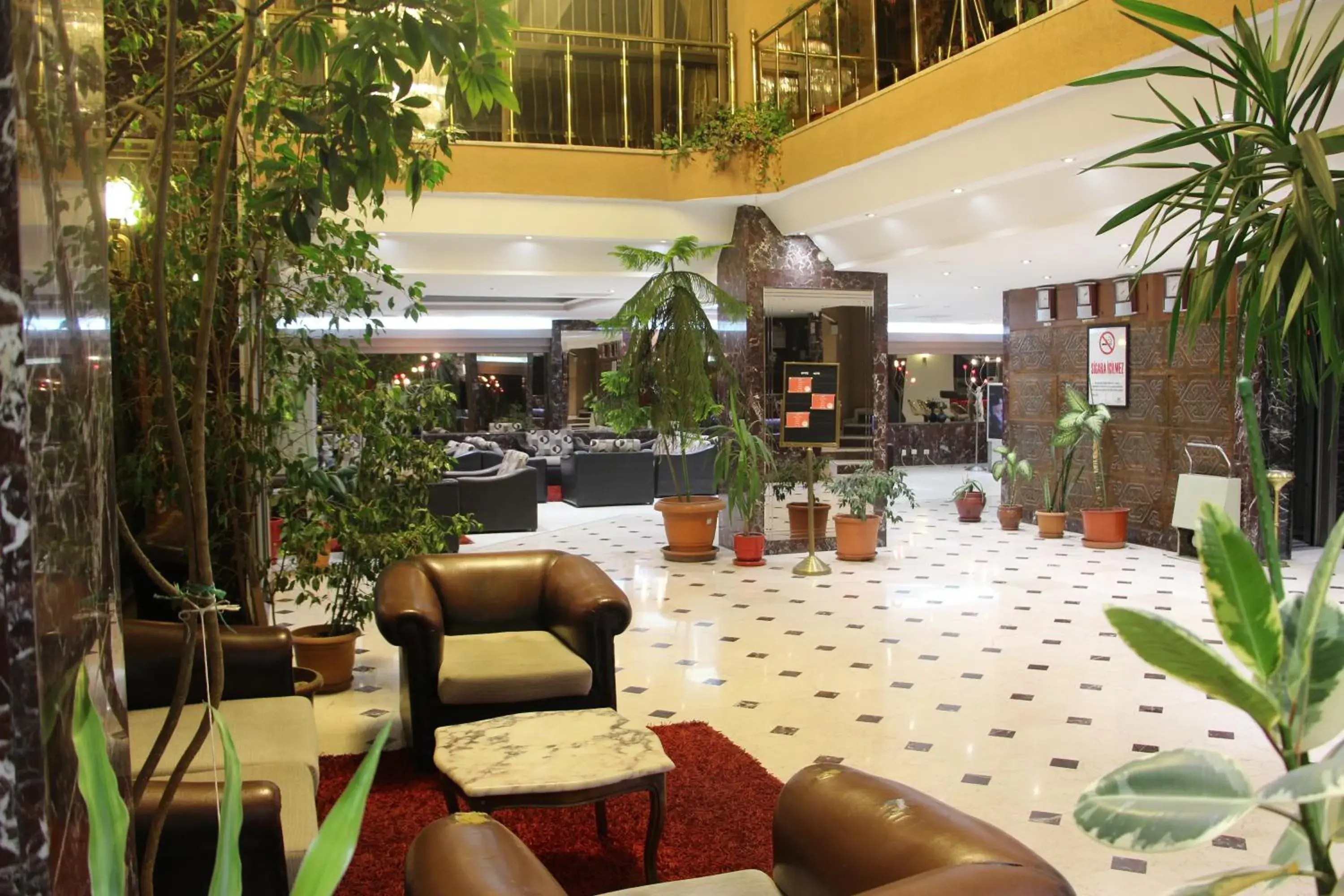 Lounge or bar, Restaurant/Places to Eat in Akyuz Hotel