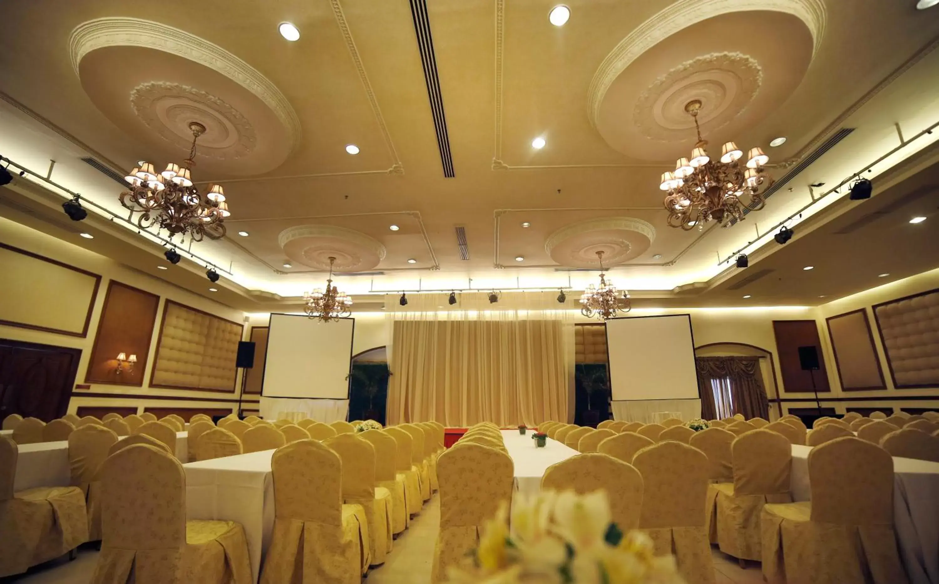 Banquet/Function facilities, Banquet Facilities in Villa Caceres Hotel