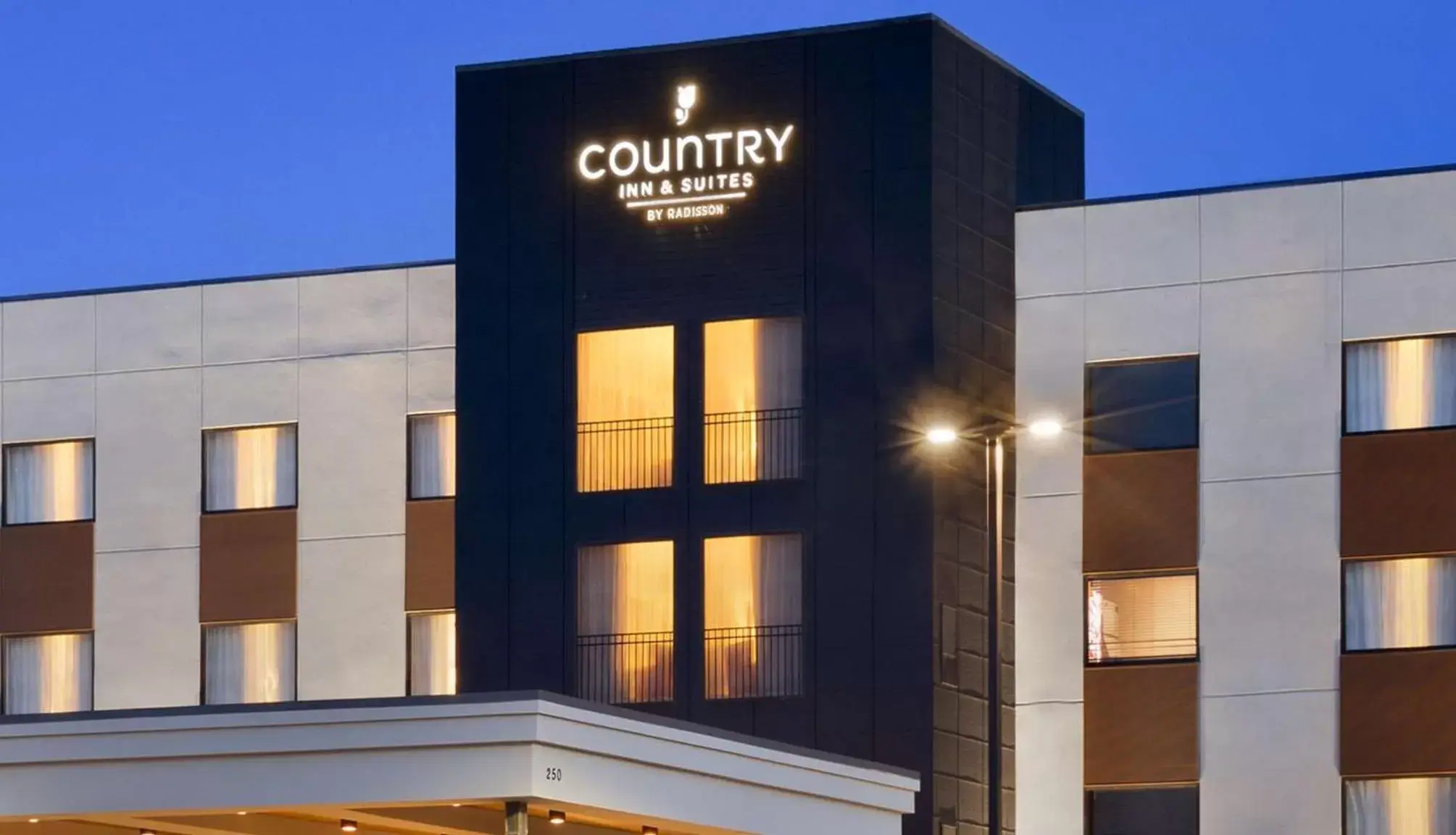 Property Building in Country Inn & Suites by Radisson, Garden City, KS