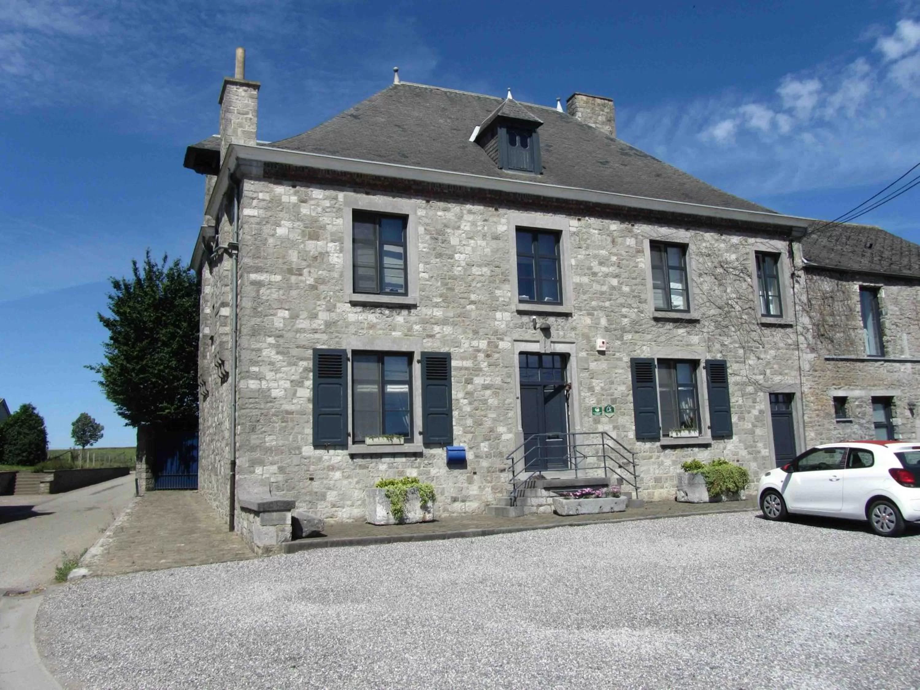 Facade/entrance in Les Glaneuses