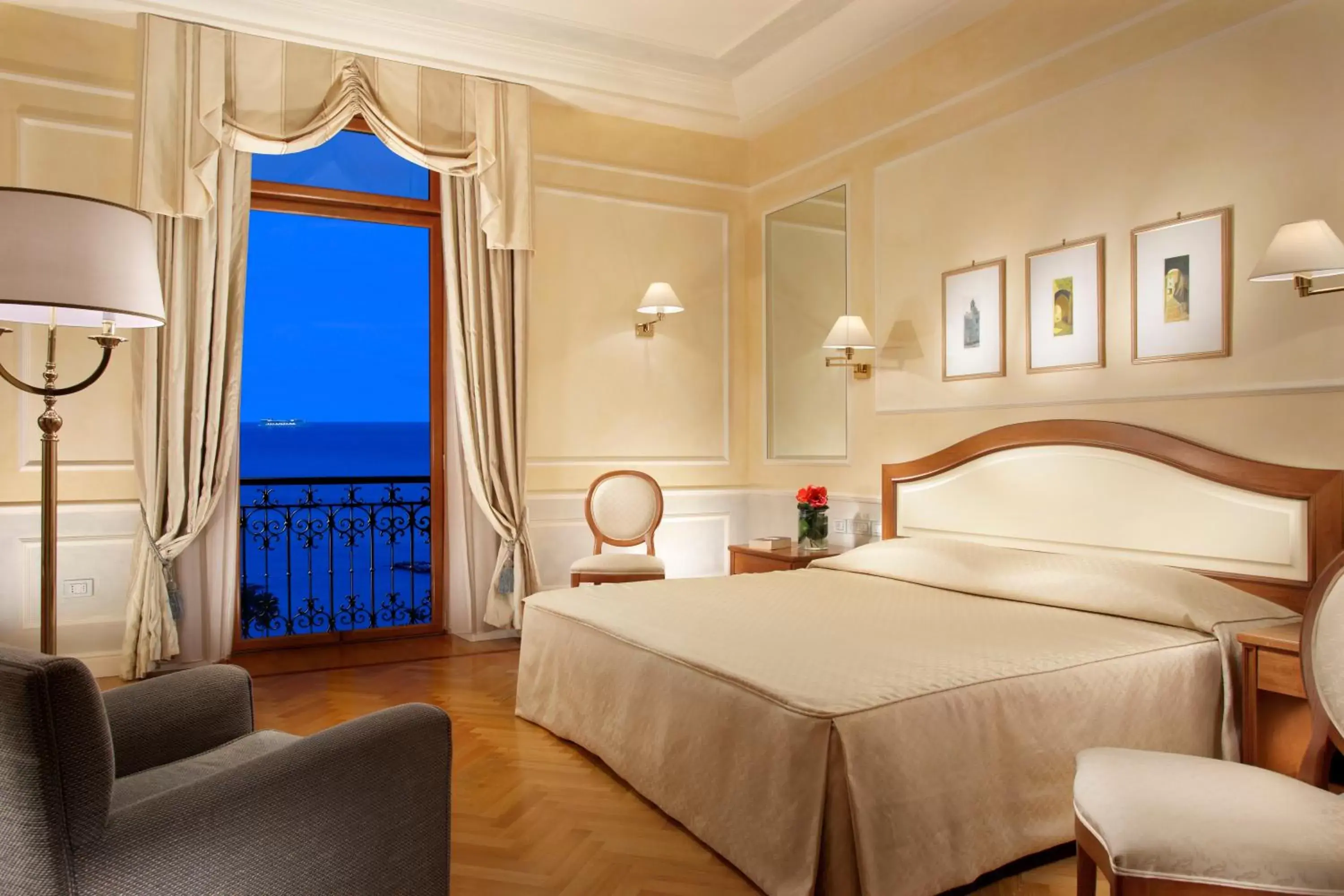 Bedroom, Bed in Royal Hotel Sanremo