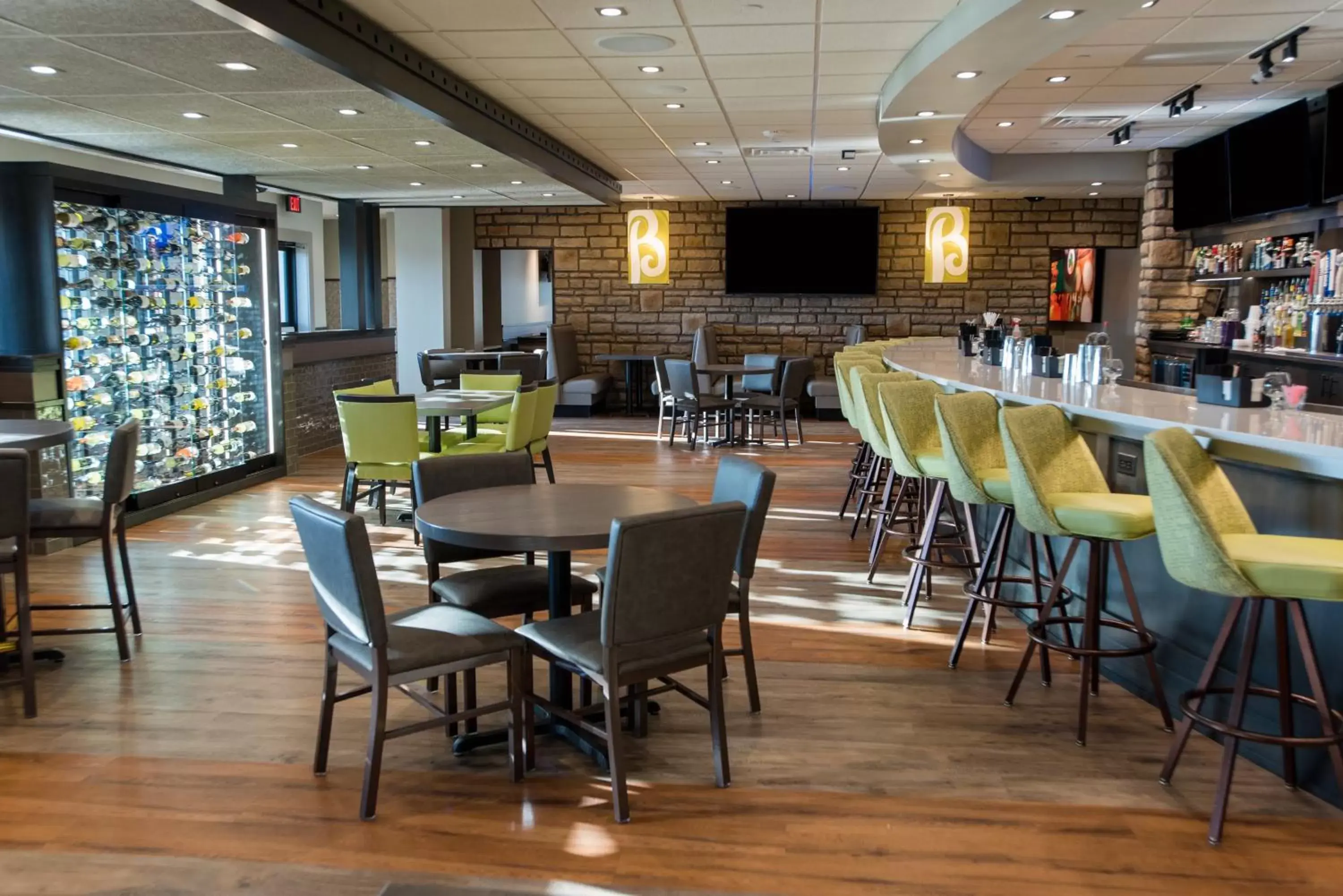 Restaurant/Places to Eat in Holiday Inn Hotel & Suites Des Moines-Northwest, an IHG Hotel