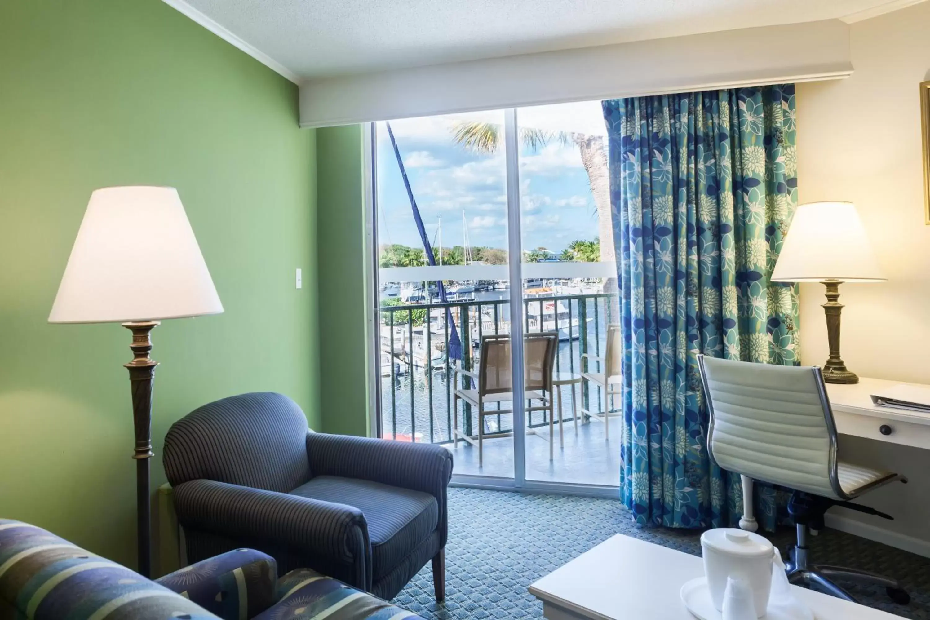 Photo of the whole room, Seating Area in Holiday Inn Key Largo, an IHG Hotel