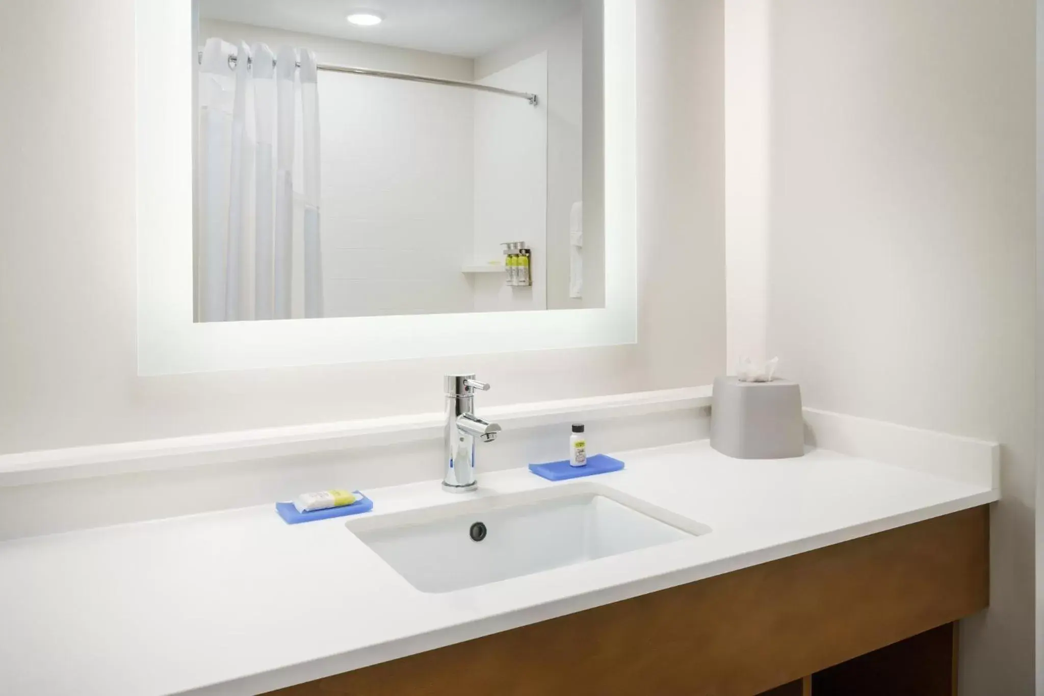 Bathroom in Holiday Inn Express & Suites Oakhurst-Yosemite Park Area, an IHG Hotel