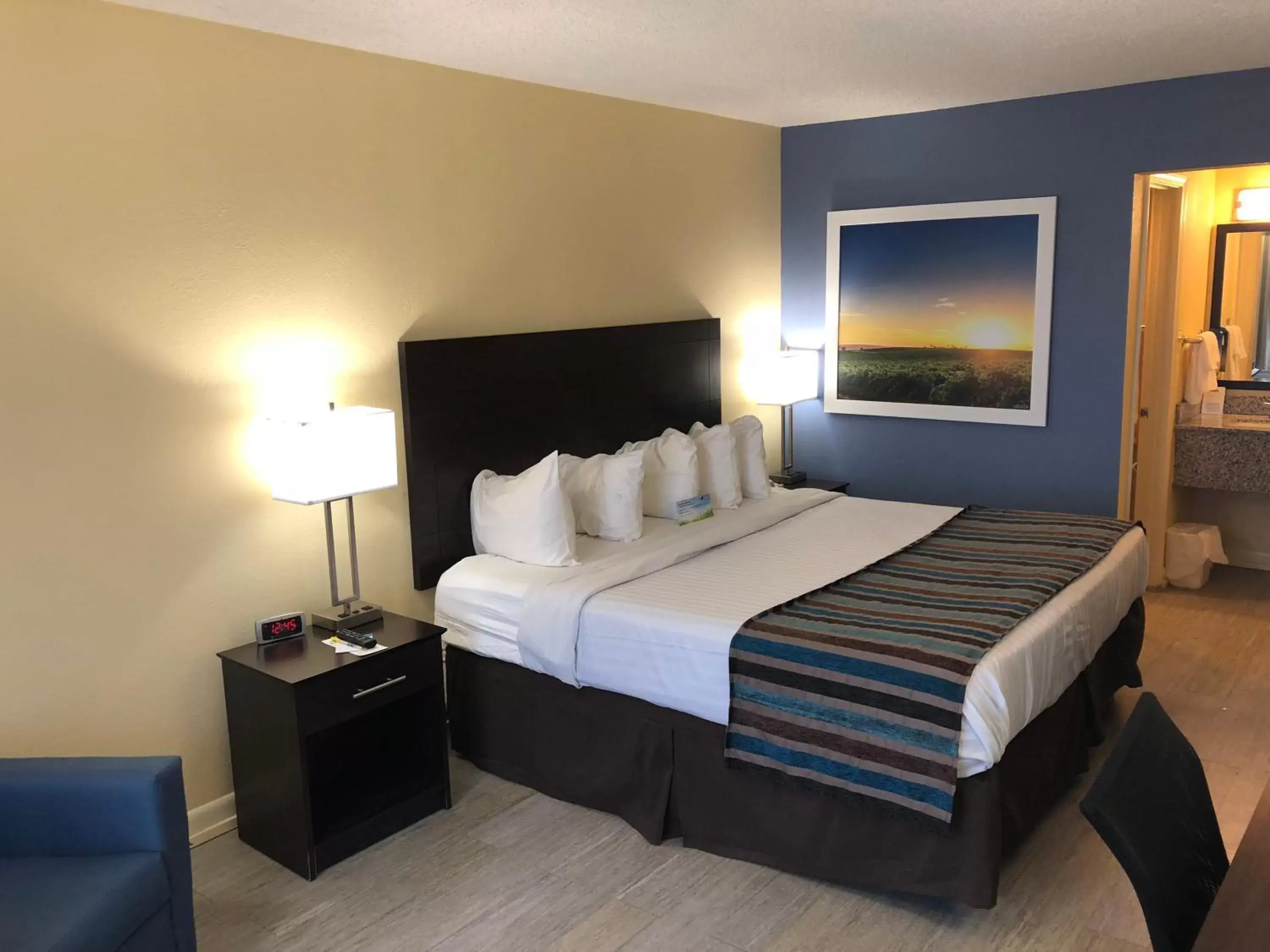 Bed in Days Inn by Wyndham Natchez