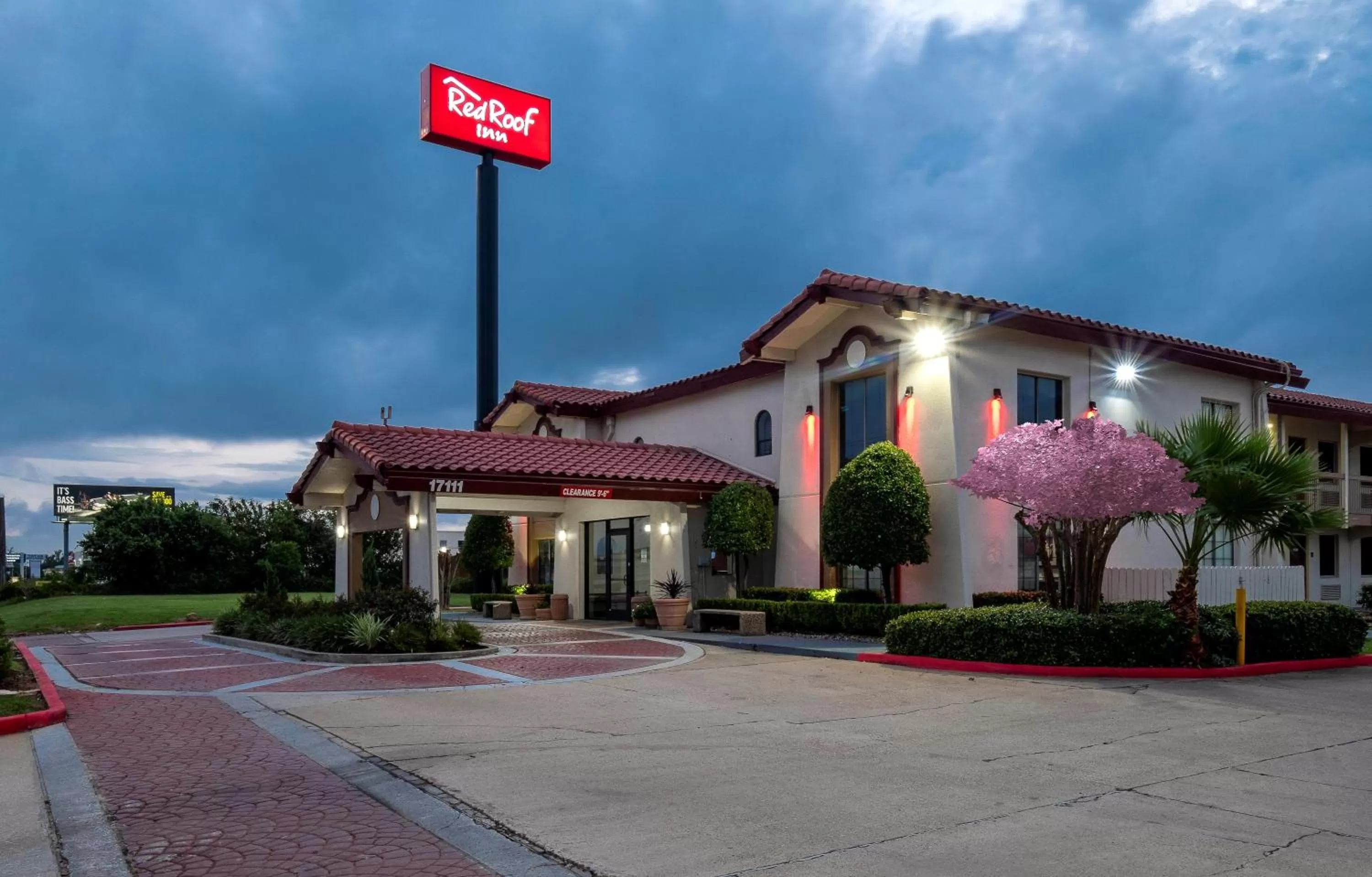 Property building in Red Roof Inn Houston North - FM1960 & I-45