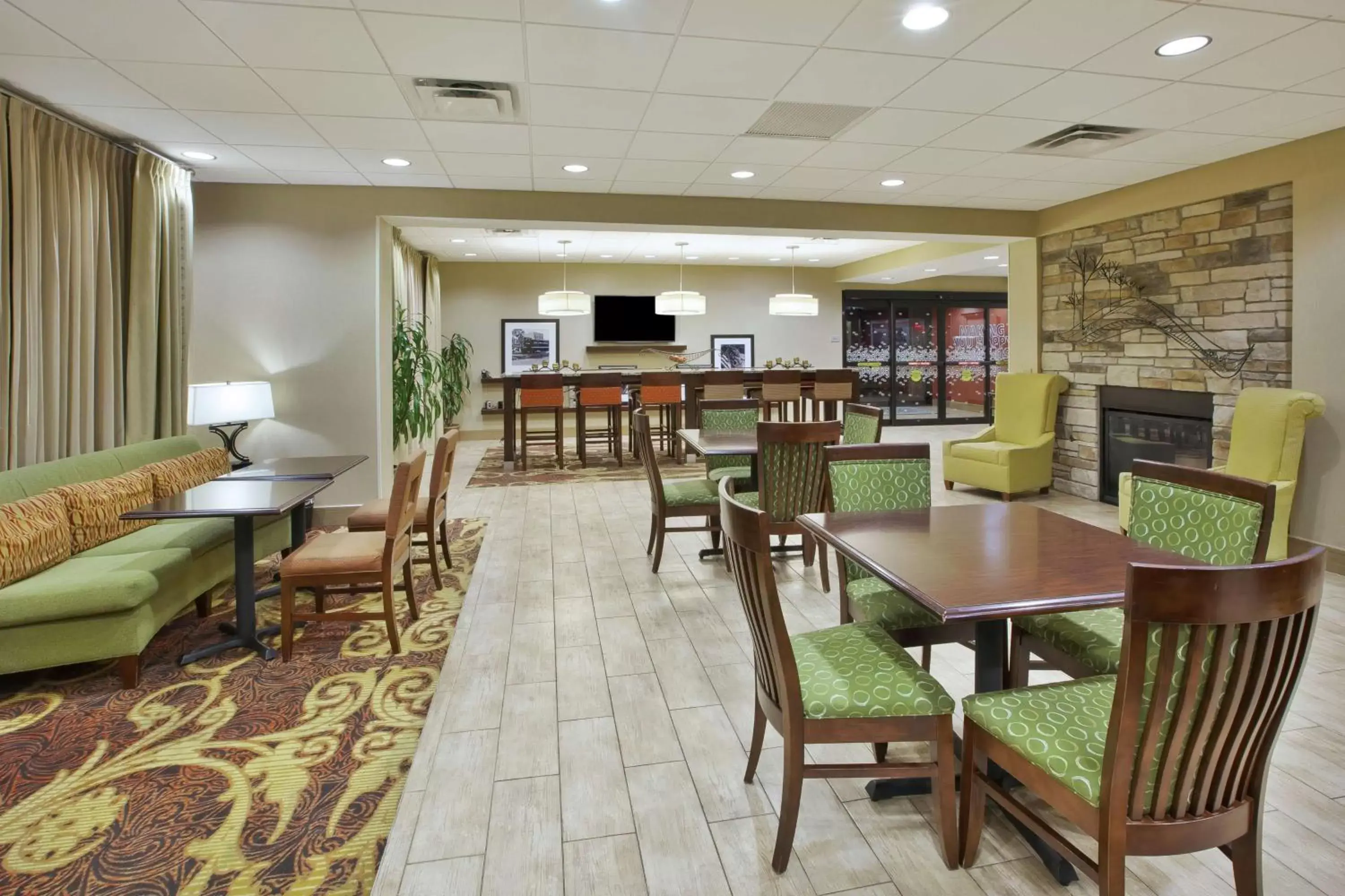 Lobby or reception, Restaurant/Places to Eat in Hampton Inn Brockport