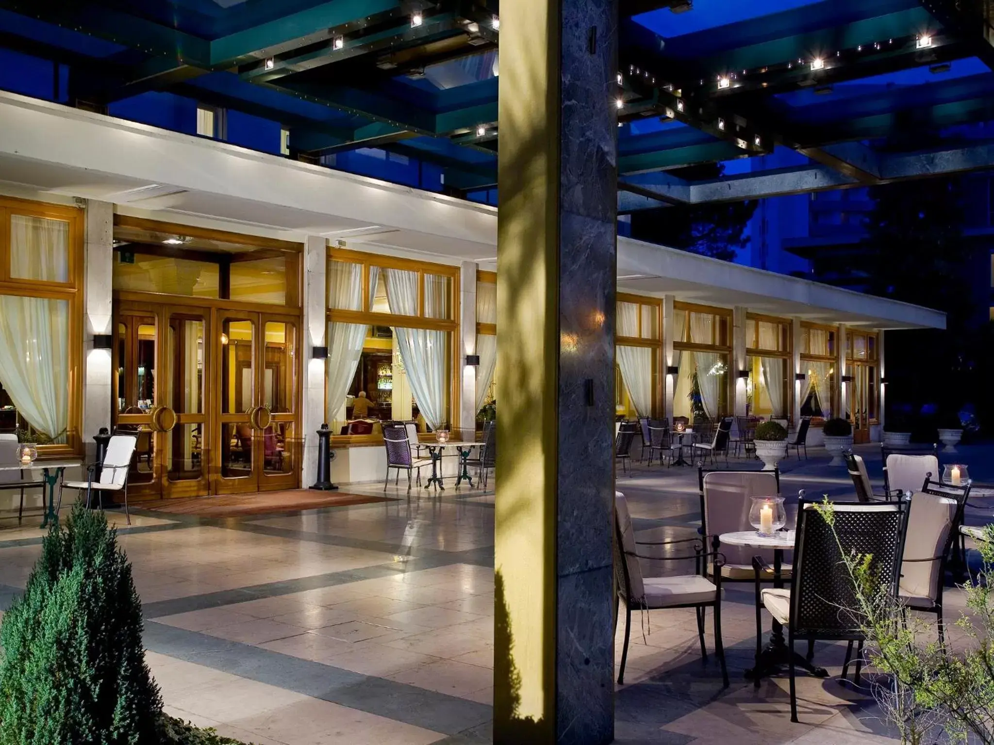 Facade/entrance in Hotel Universal Terme Facade/entrance in Hotel Universal Terme