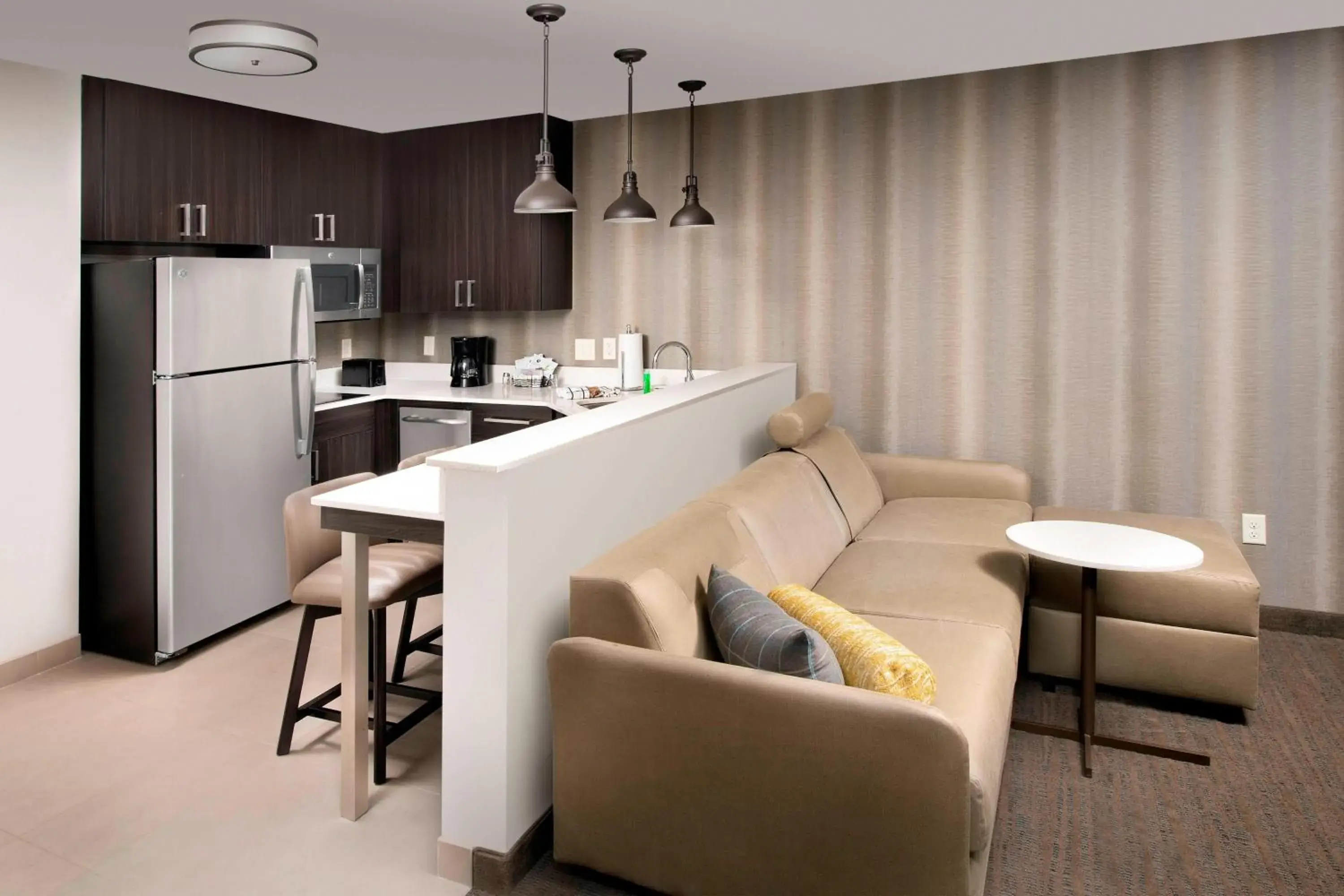 Kitchen or kitchenette, Seating Area in Residence Inn by Marriott Fresno Clovis