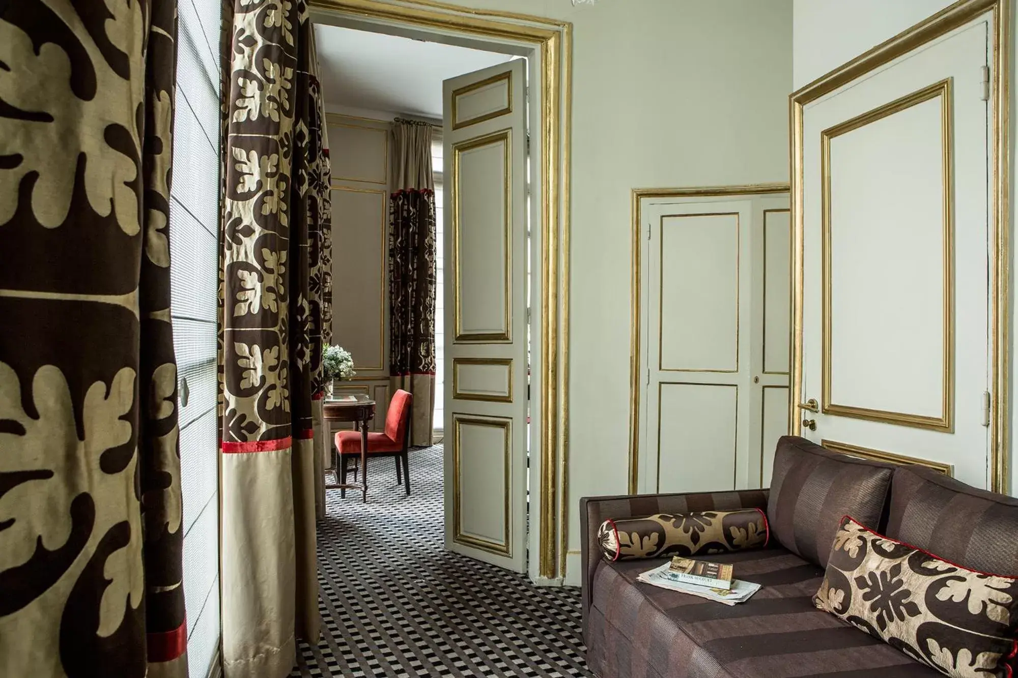 Photo of the whole room, Seating Area in Hôtel Mansart - Esprit de France