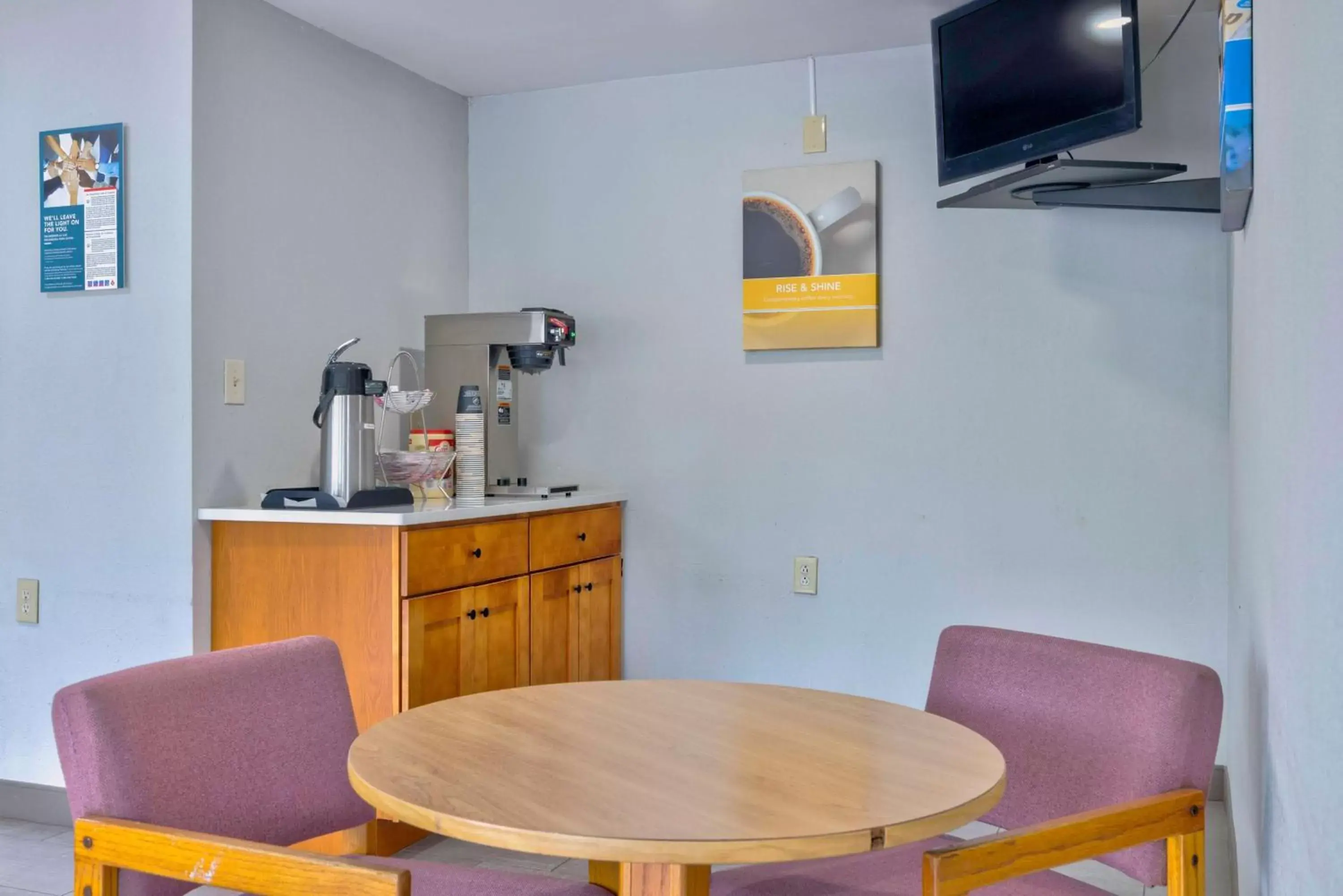 Lobby or reception in Motel 6 Morgantown Lobby or reception in Motel 6 Morgantown