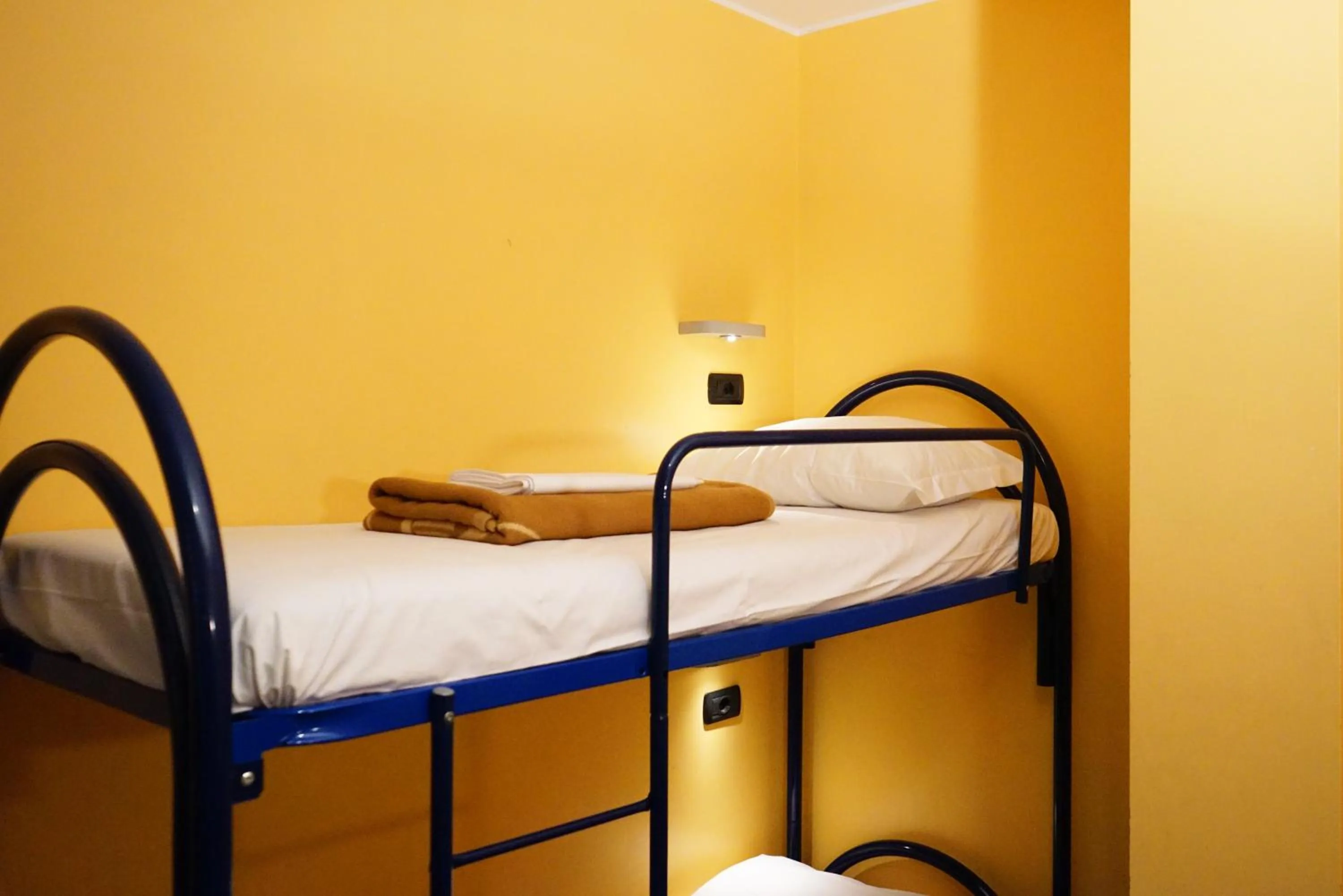 bunk bed, Bed in Hi! Ostello Milano