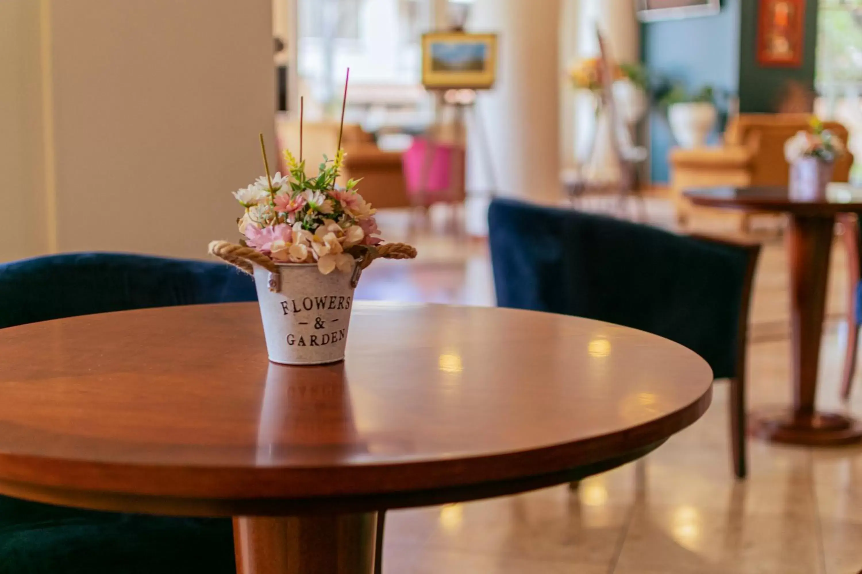 Seating area, Restaurant/Places to Eat in Sonesta Hotel Loja