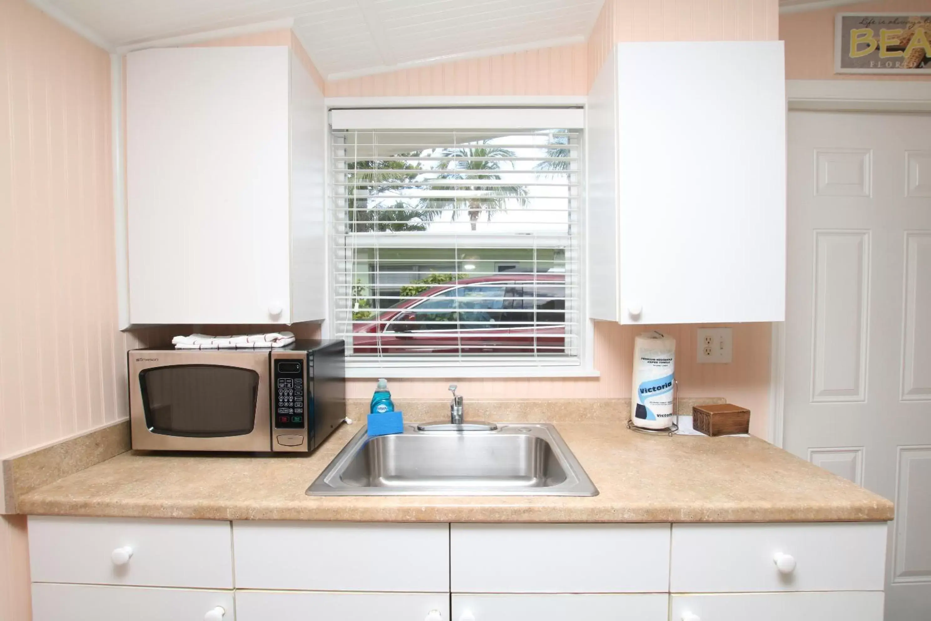 Kitchen/Kitchenette in Sunset Cove Beach Resort