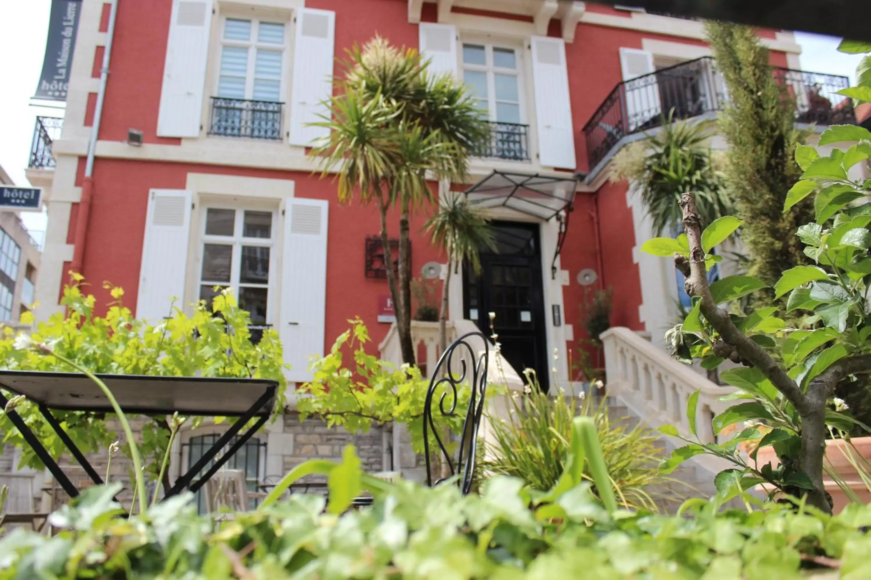 Facade/entrance in Hôtel & Espace Bien-être La Maison du Lierre