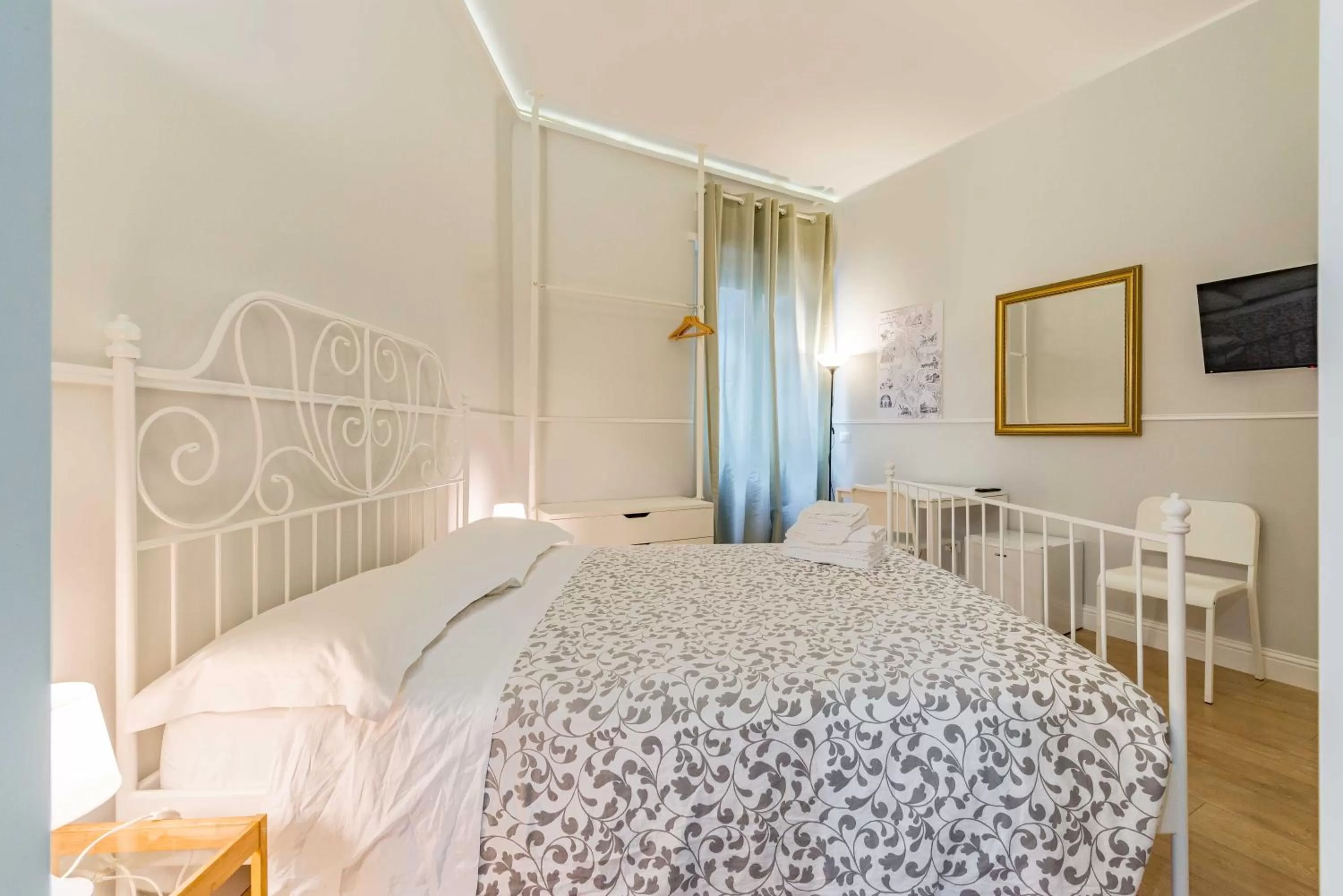 Photo of the whole room, Bed in Un Attimo A Roma B&B