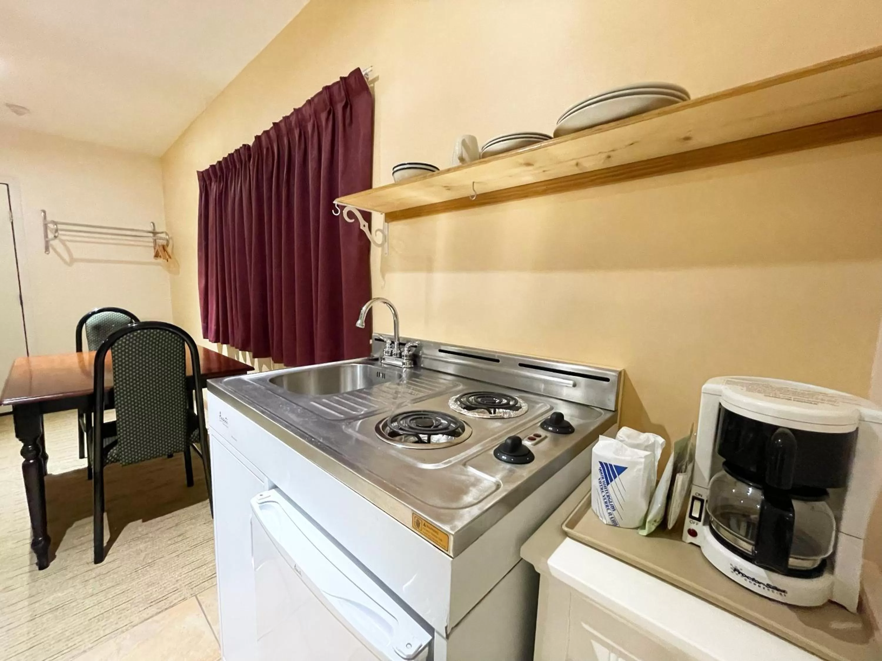 Kitchen or kitchenette in Valhalla Inn