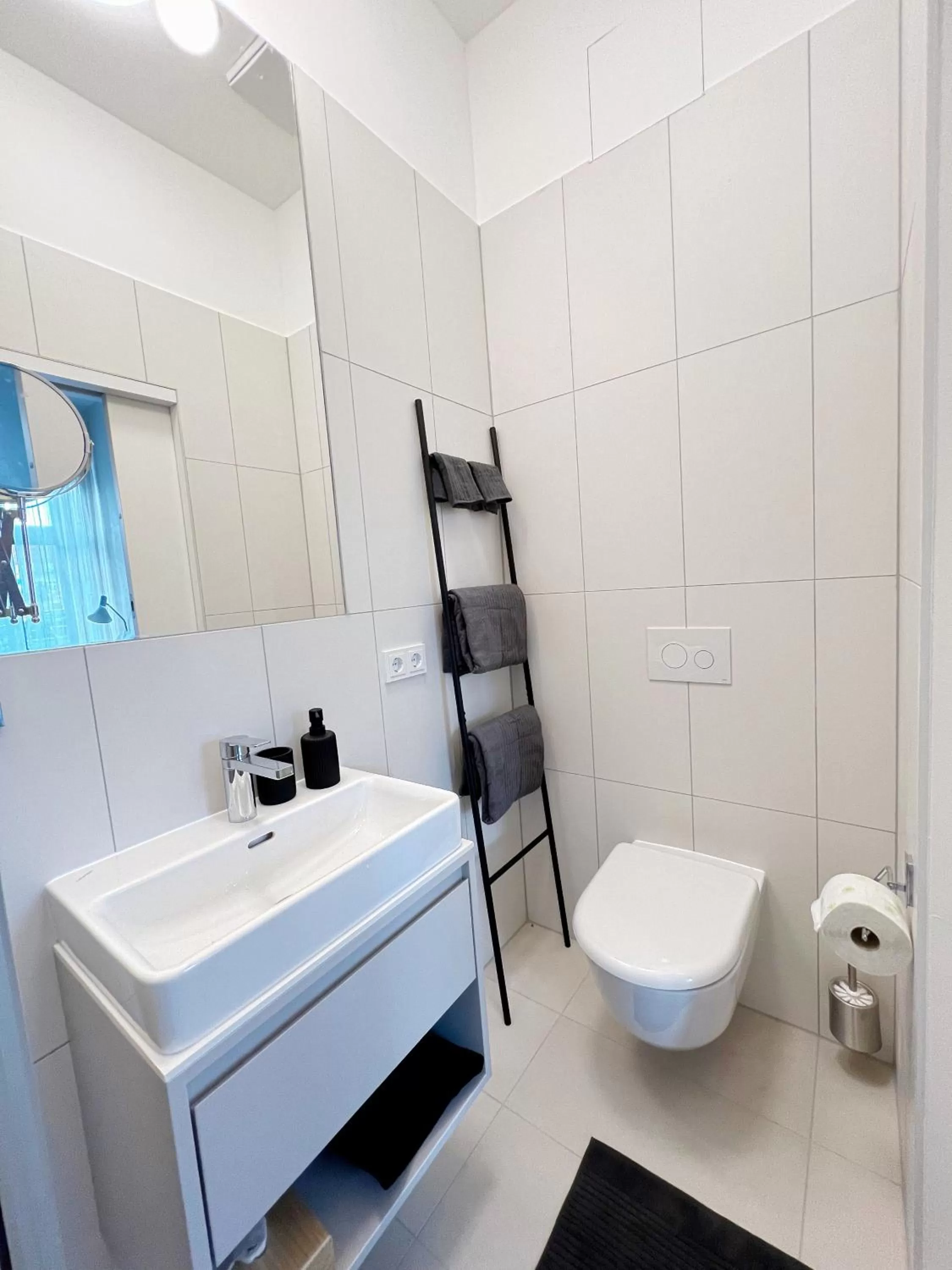 Toilet in Sissi West