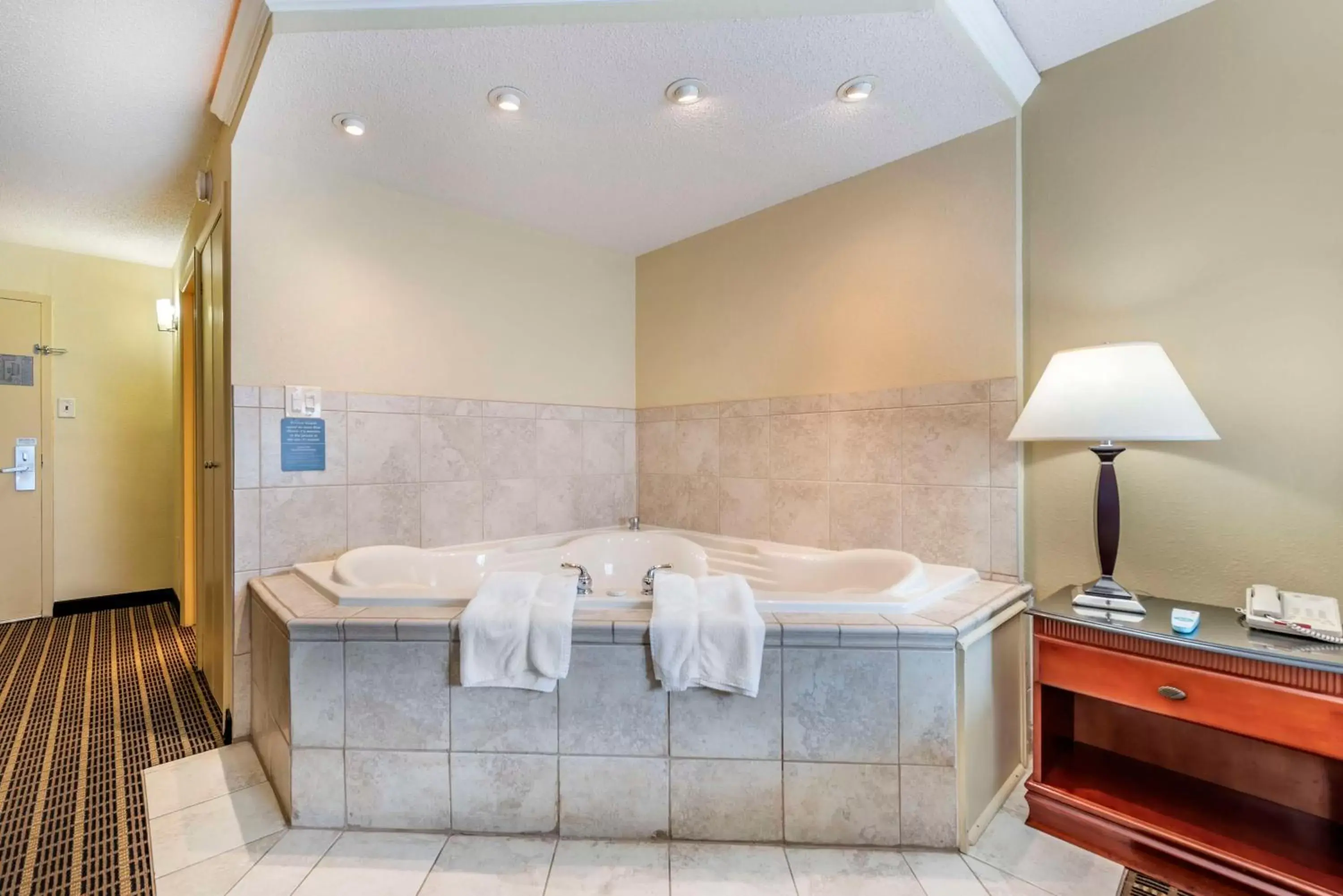 Bedroom, Bathroom in Best Western Plus Bridgeport Inn