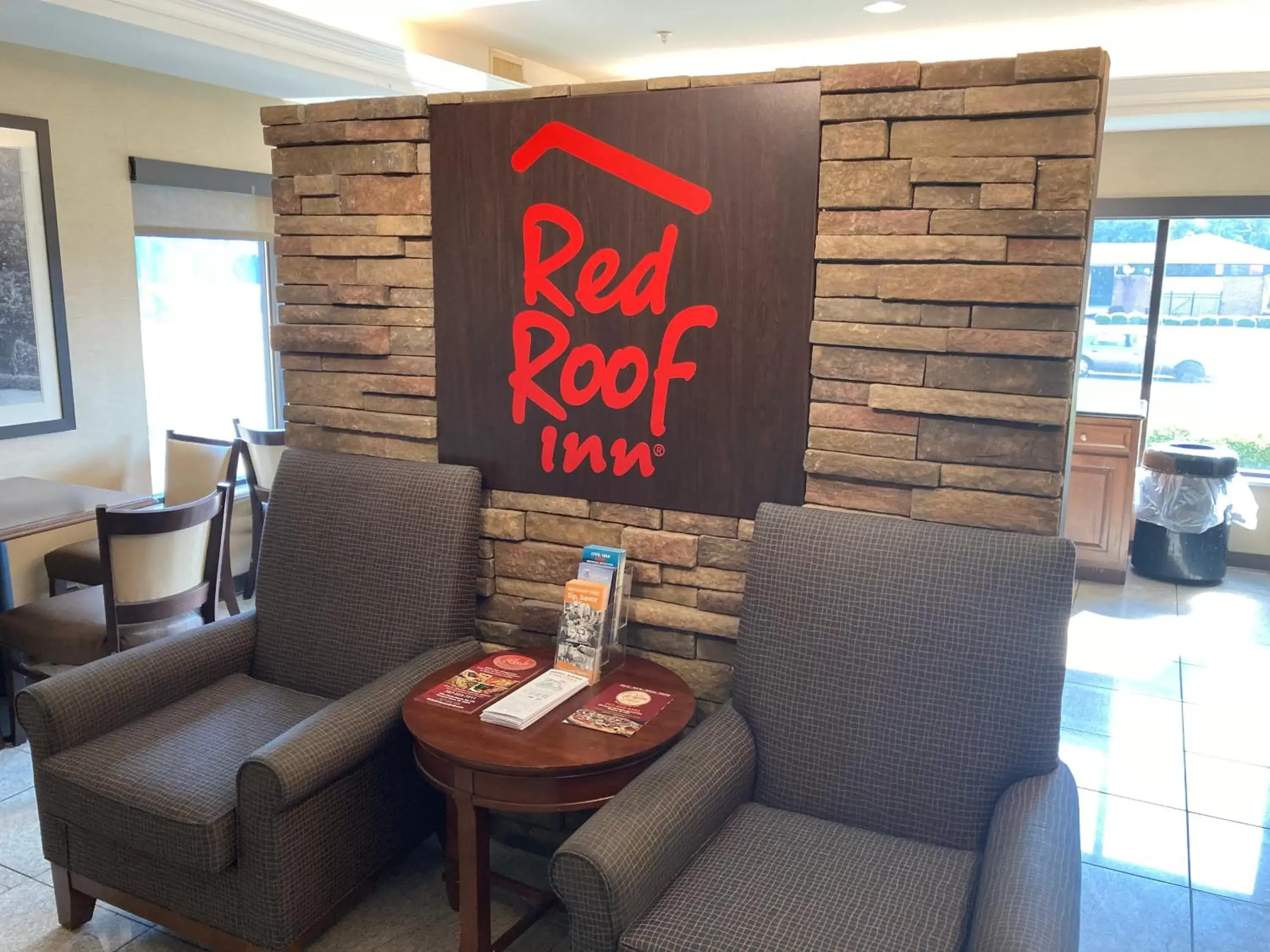 Lobby or reception, Seating Area in Red Roof Inn Newport News - Yorktown