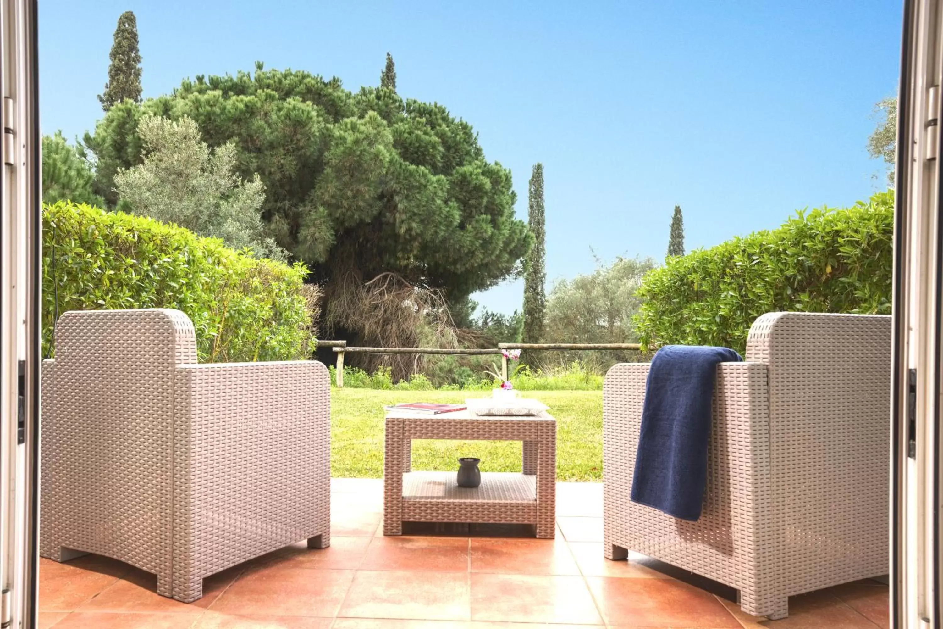 Patio, Seating Area in Cegonha Country Club