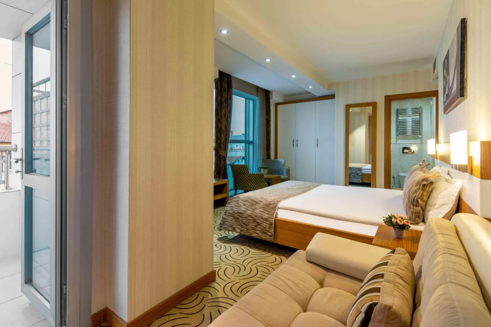 Photo of the whole room, Bed in Dies Hotel