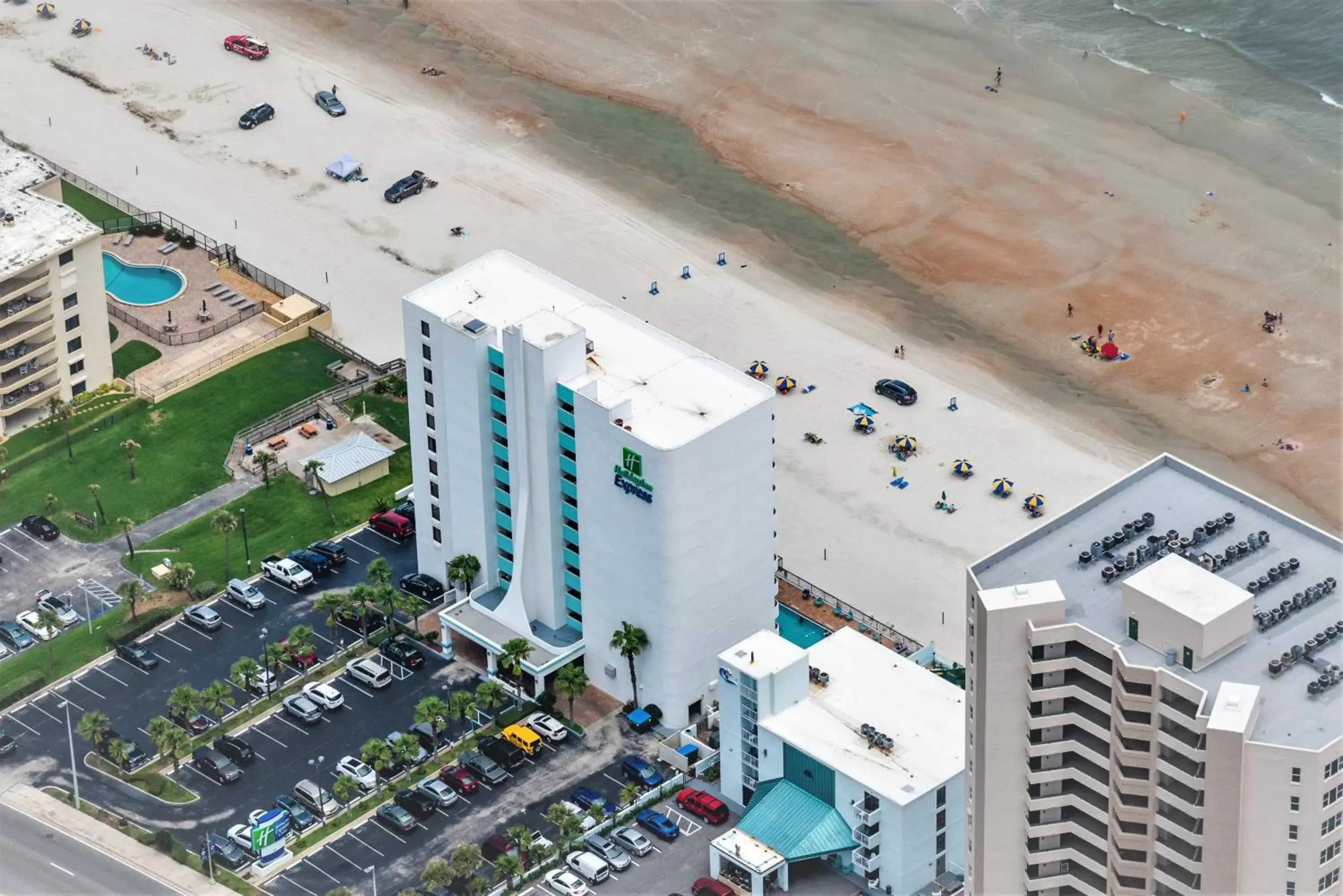 Property building, Bird's-eye View in Holiday Inn Express & Suites Oceanfront Daytona Beach Shores, an IHG Hotel