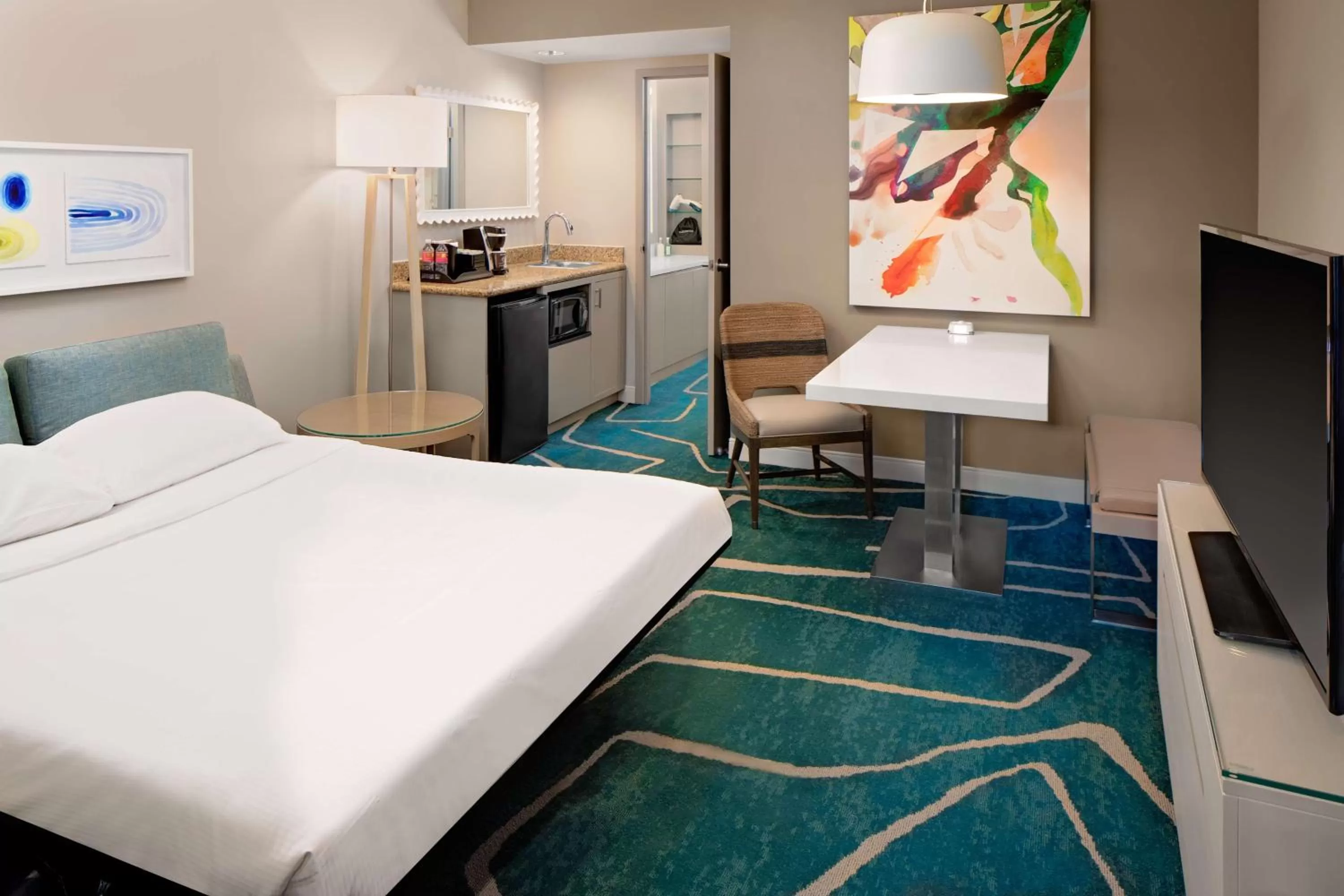 Living room, Bed in Embassy Suites by Hilton San Diego Bay Downtown