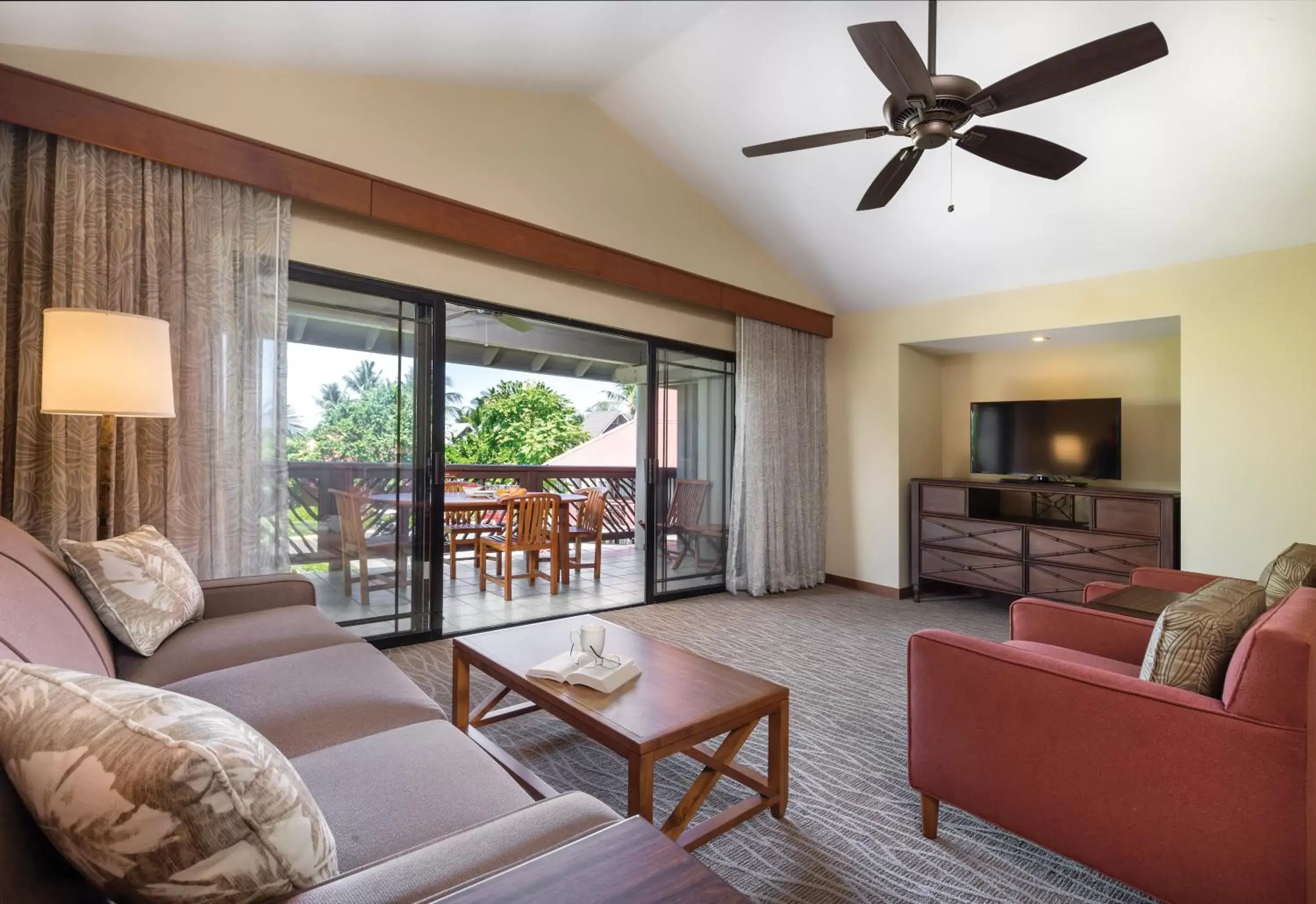 Living room, Seating Area in Wyndham Kona Hawaiian Resort