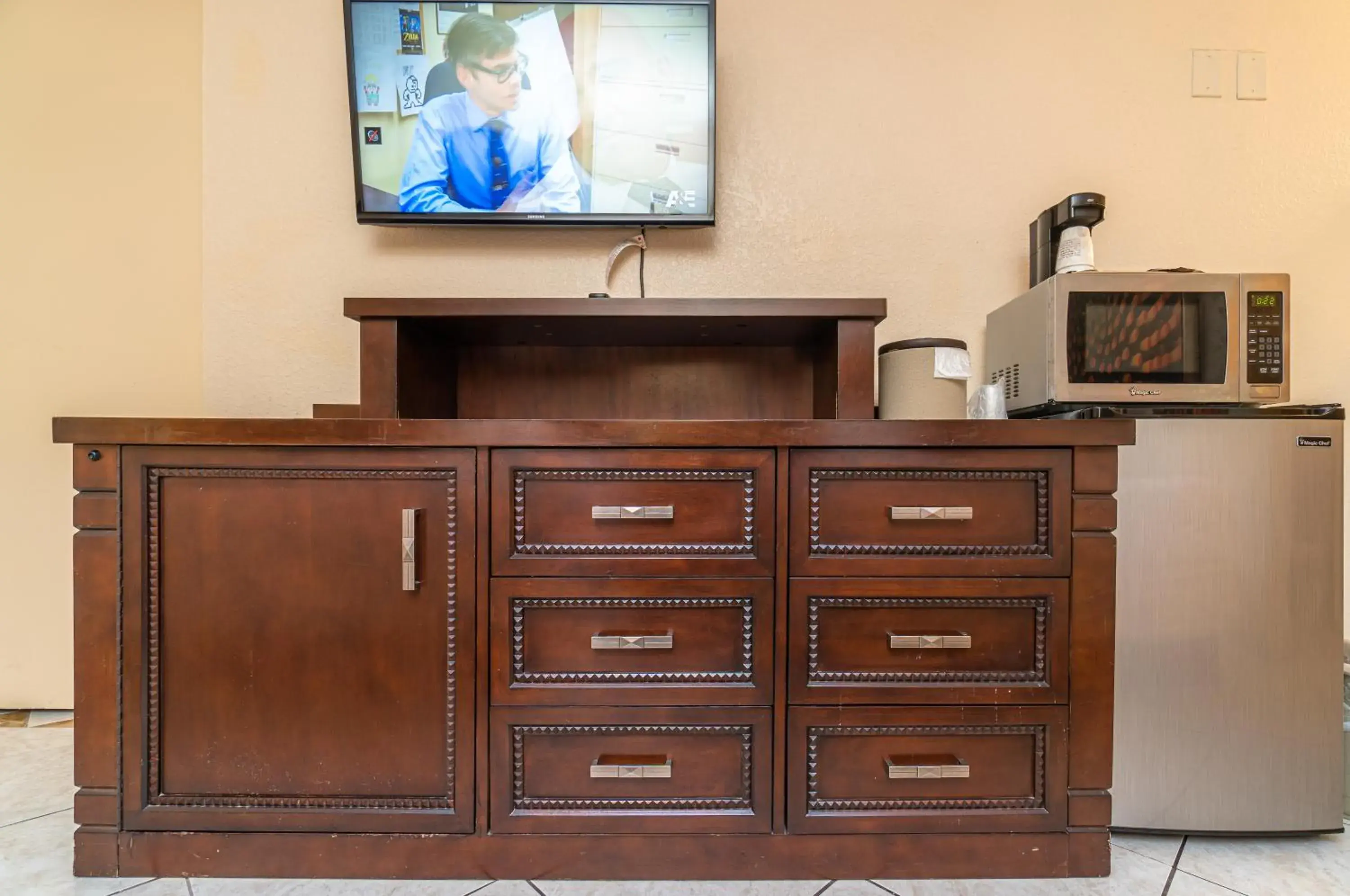 TV and multimedia, TV/Entertainment Center in Sevilla Inn Kissimmee- Near Disney