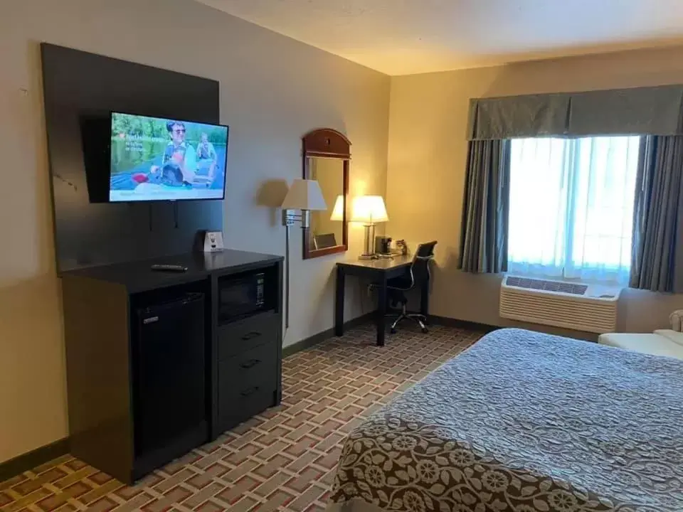 TV/Entertainment Center in Days Inn by Wyndham Pentwater