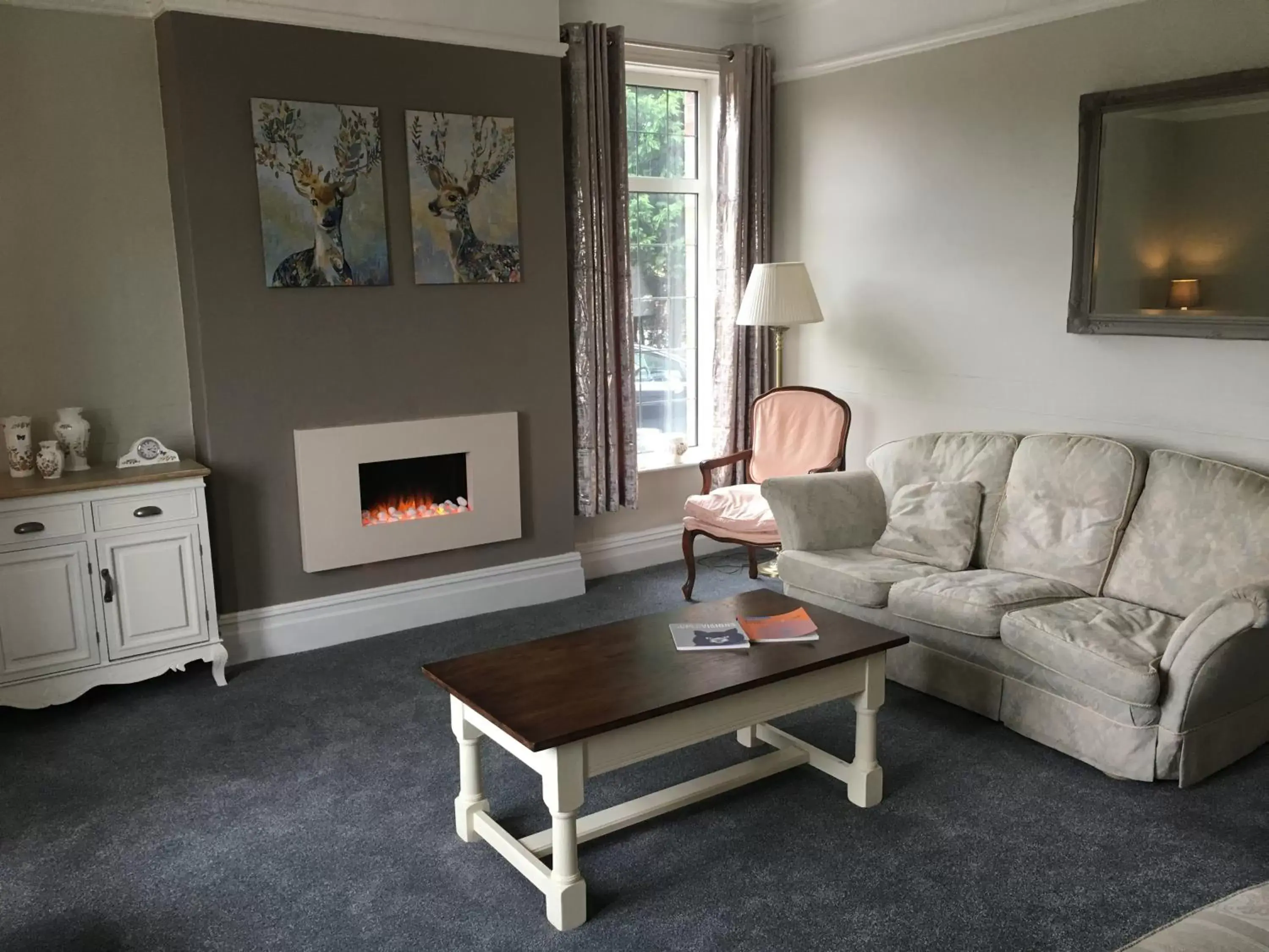 Seating Area in Holly Trees Hotel